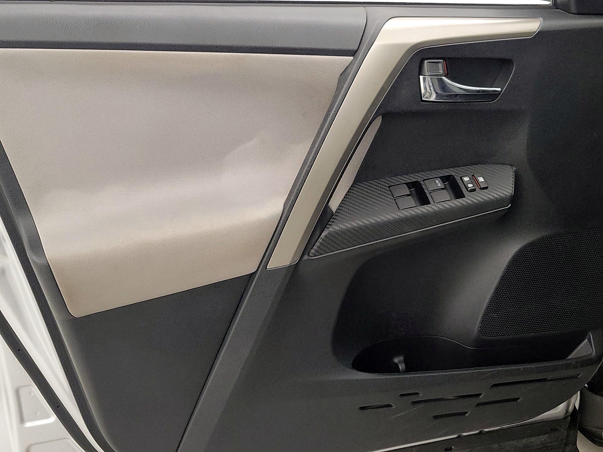 Thumbnail: 2015 Toyota RAV4 - 12