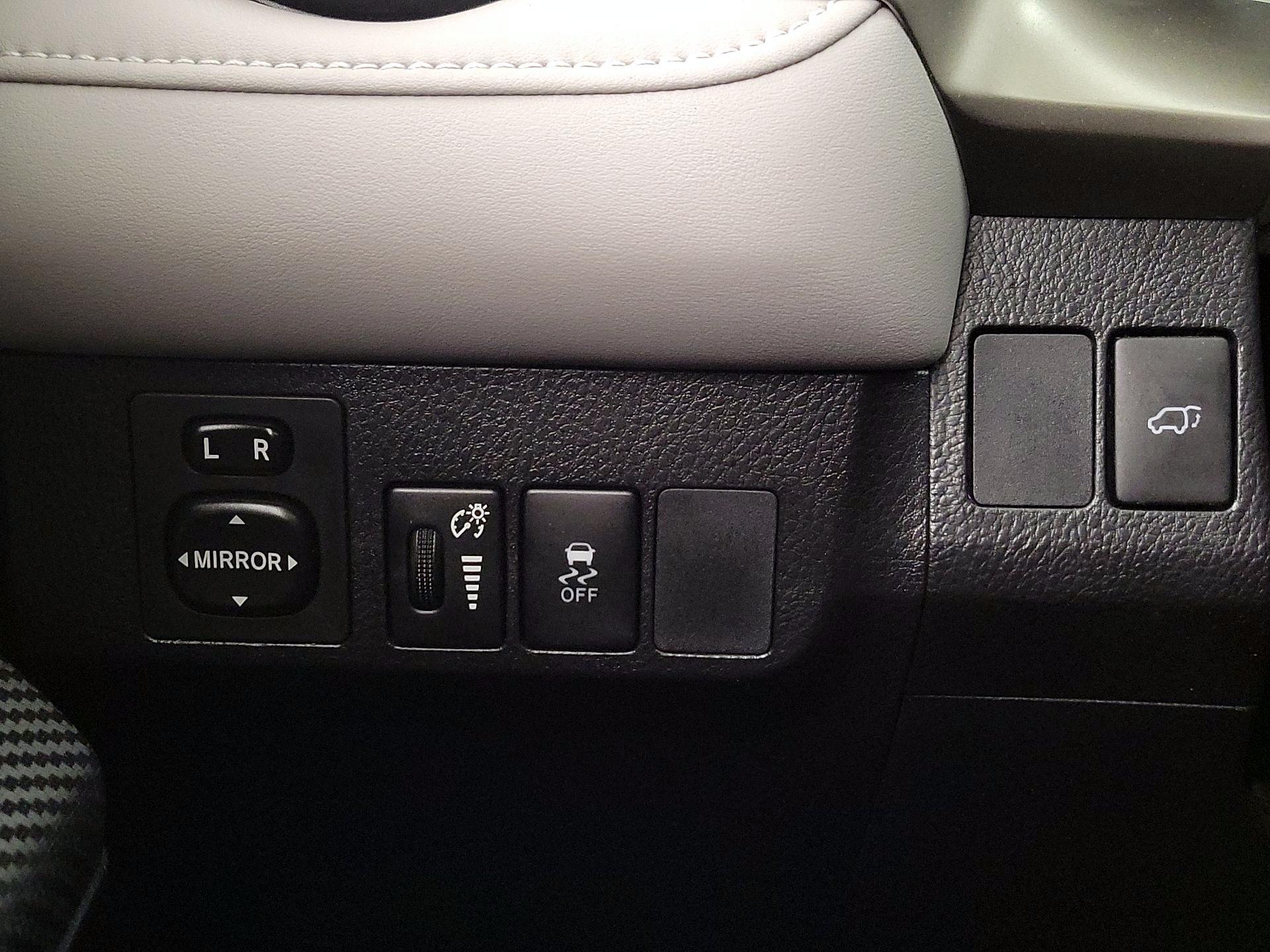 Thumbnail: 2015 Toyota RAV4 - 13