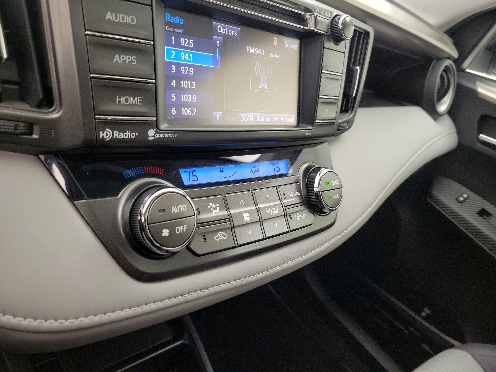 Thumbnail: 2015 Toyota RAV4 - 16