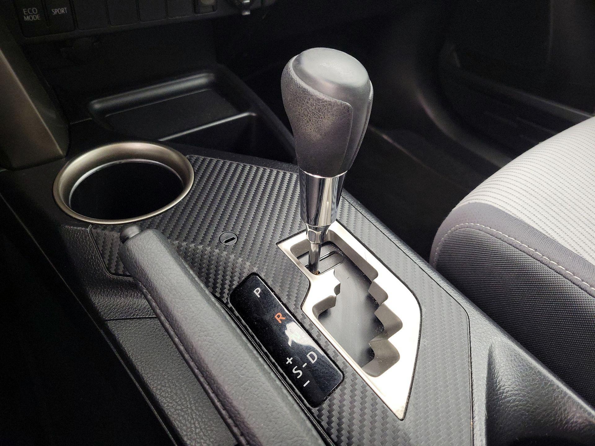 Thumbnail: 2015 Toyota RAV4 - 17