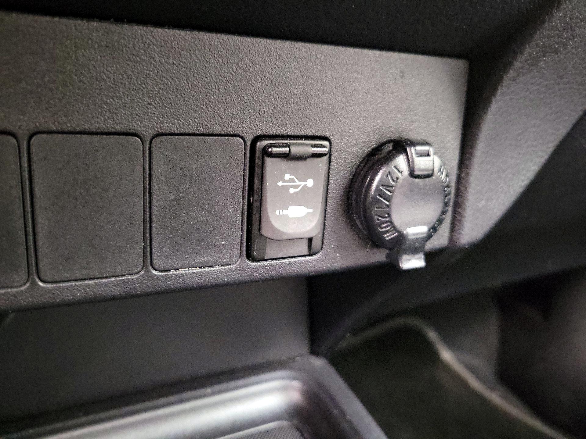 Thumbnail: 2015 Toyota RAV4 - 18