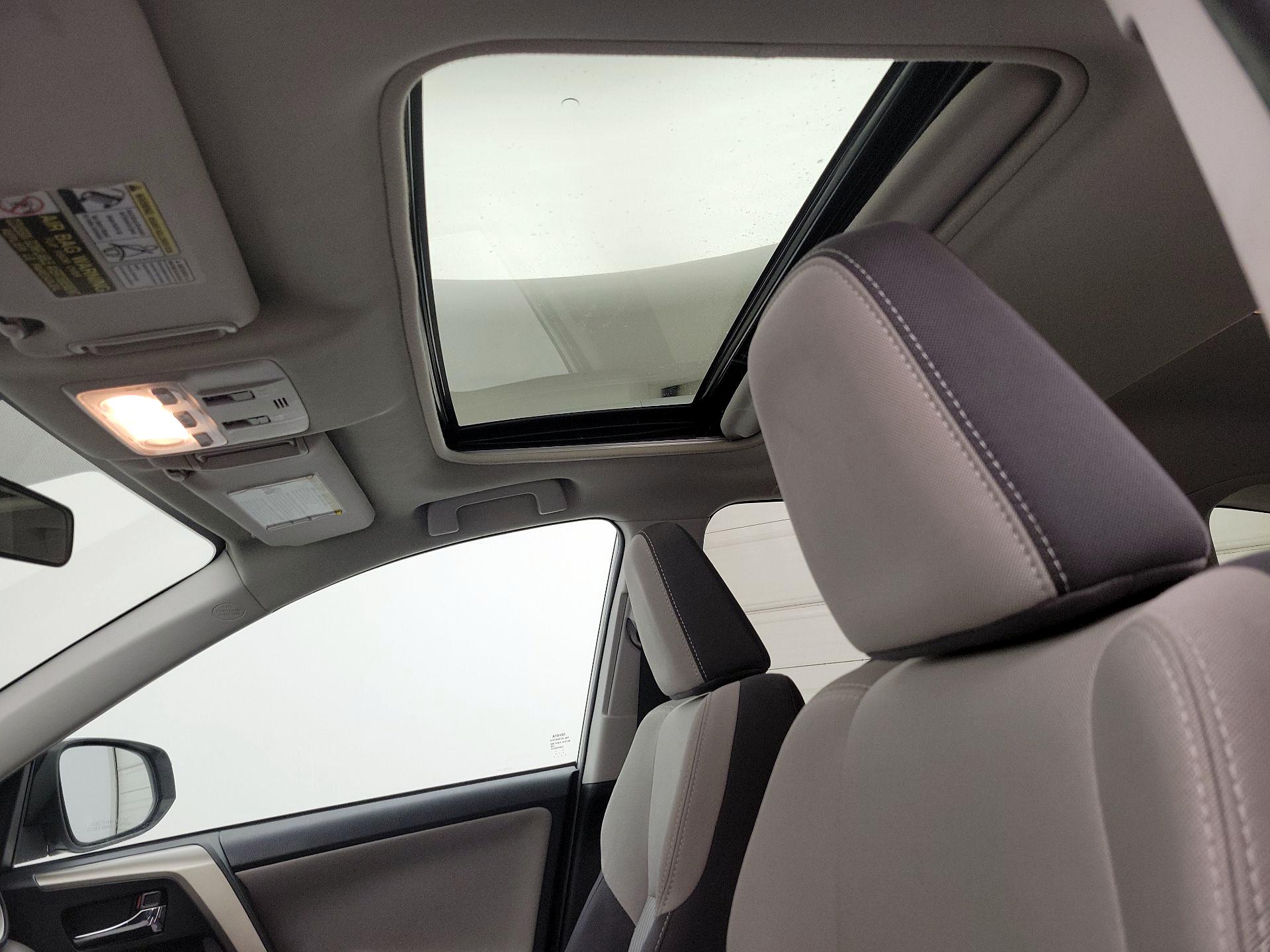 Thumbnail: 2015 Toyota RAV4 - 19