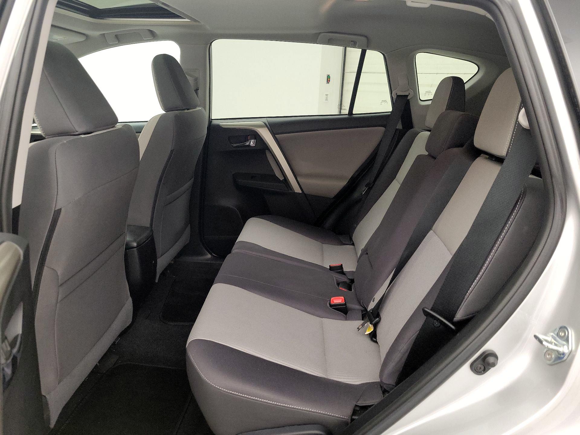 Thumbnail: 2015 Toyota RAV4 - 20