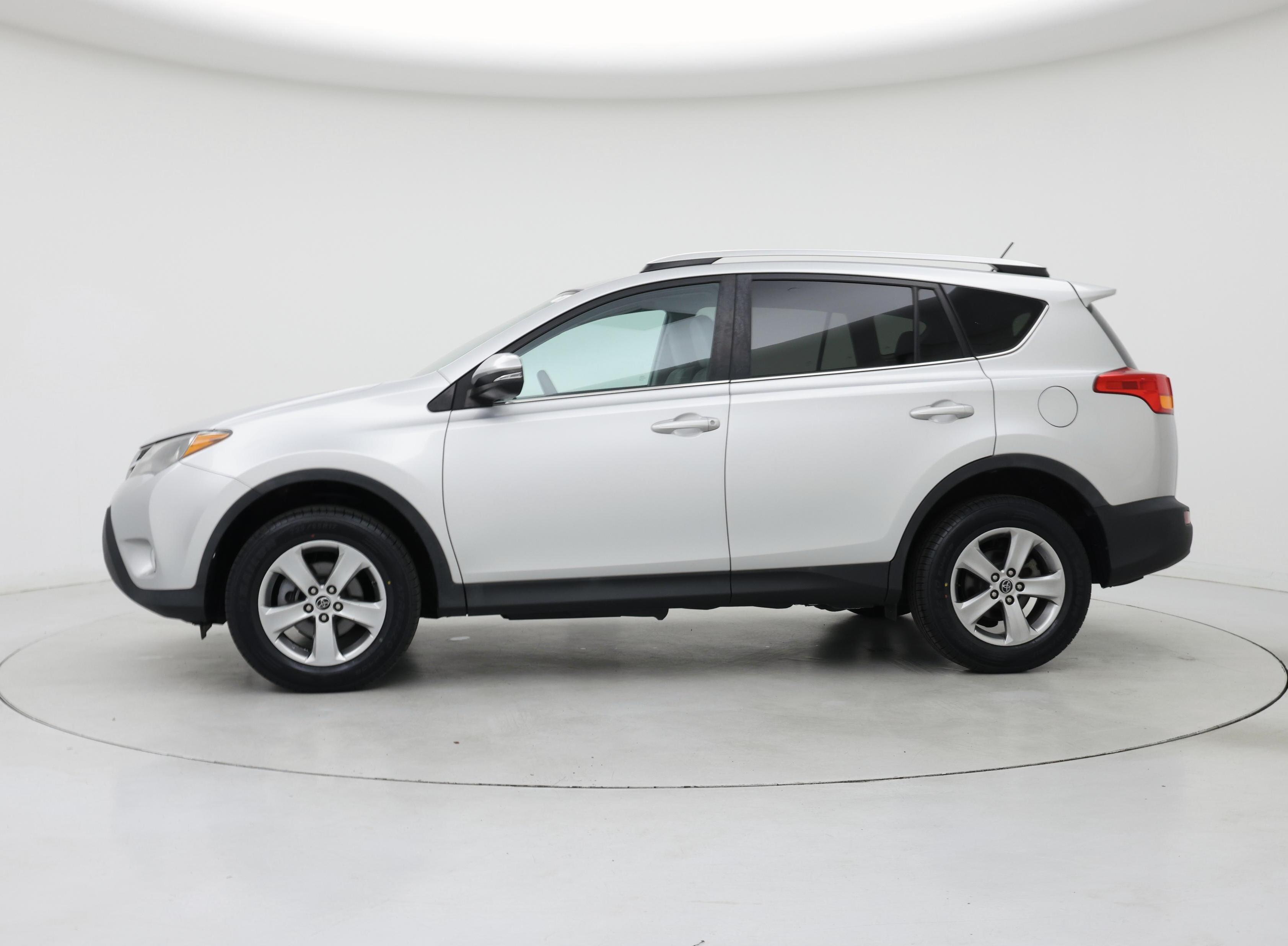 Thumbnail: 2015 Toyota RAV4 - 3