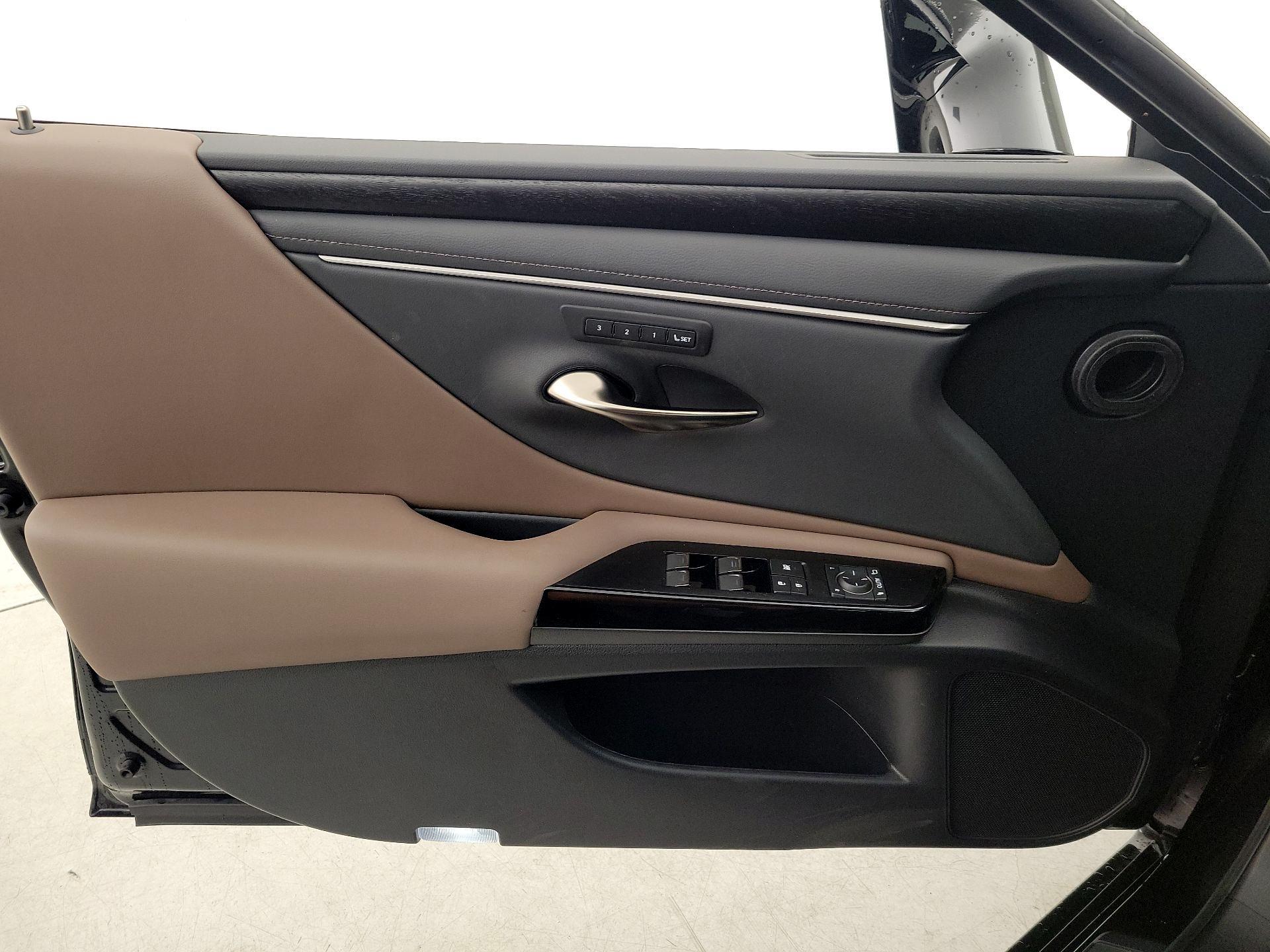 Thumbnail: 2023 Lexus ES - 12