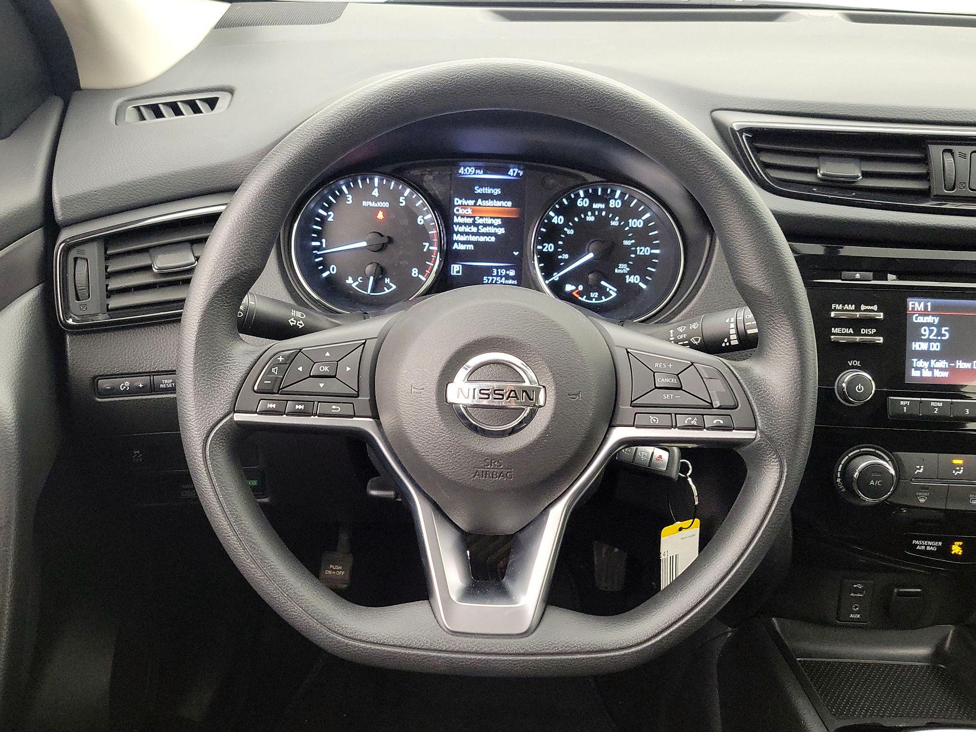 Thumbnail: 2017 Nissan Rogue Sport - 10