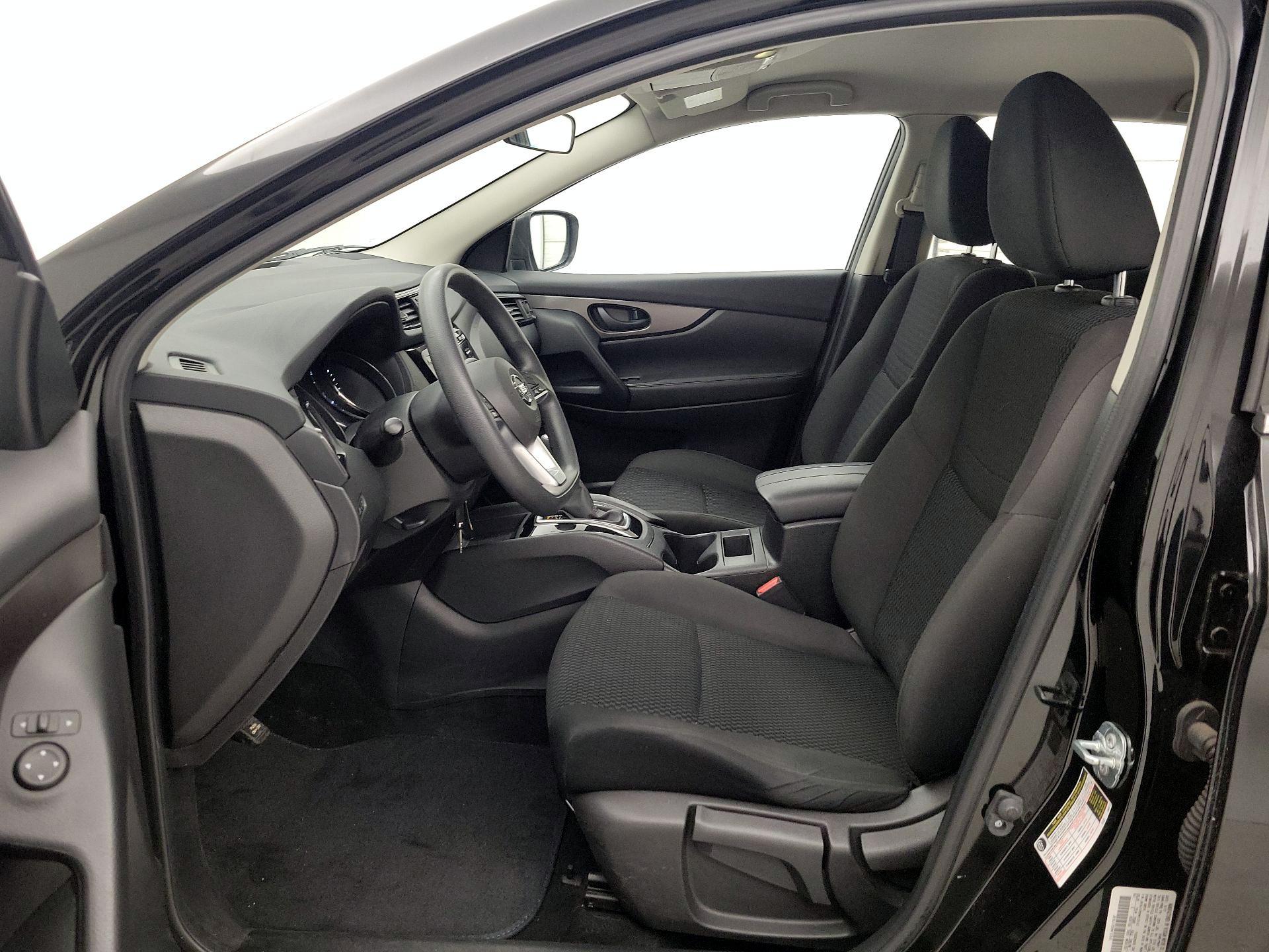 Thumbnail: 2017 Nissan Rogue Sport - 11