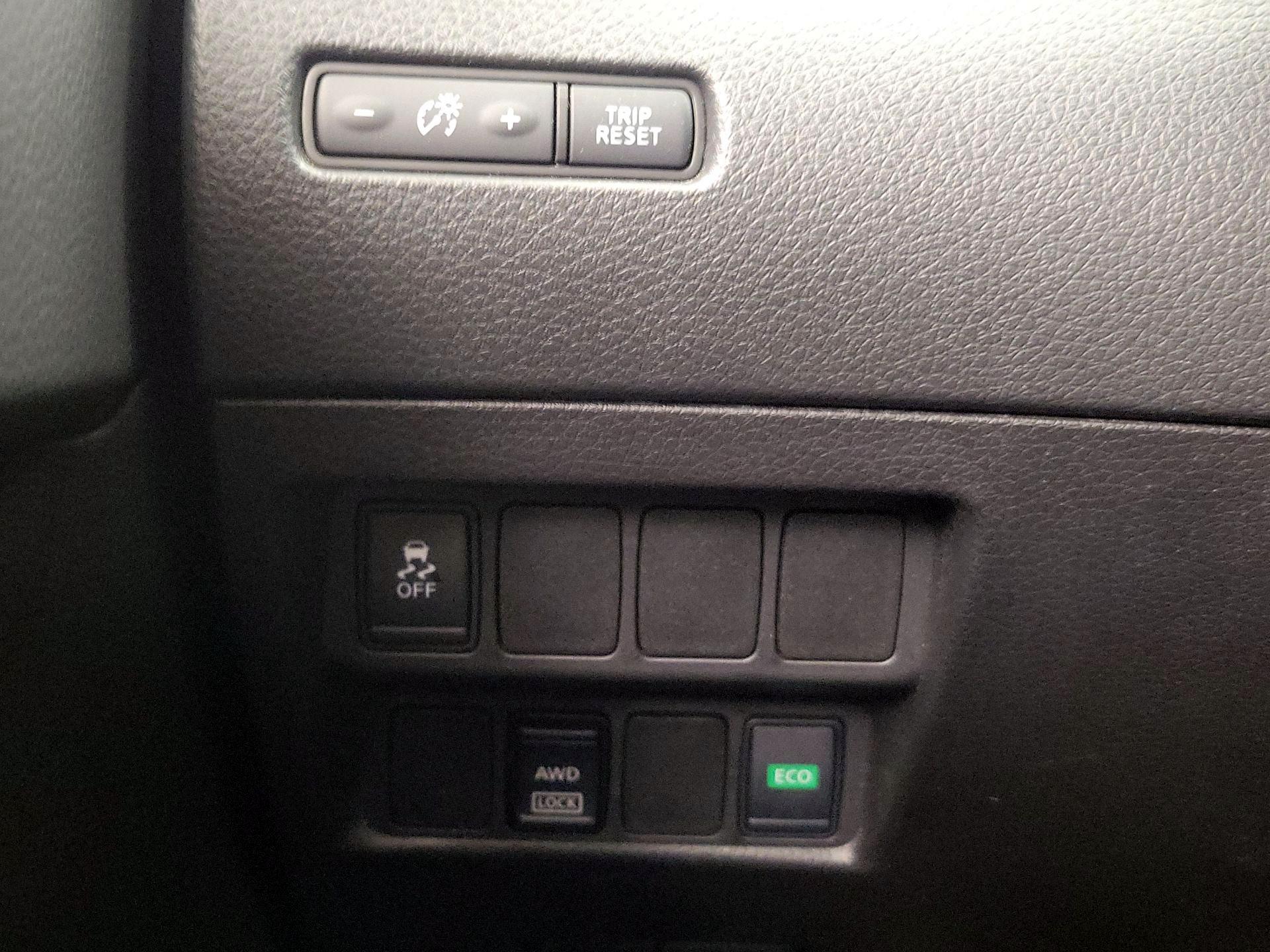 Thumbnail: 2017 Nissan Rogue Sport - 13