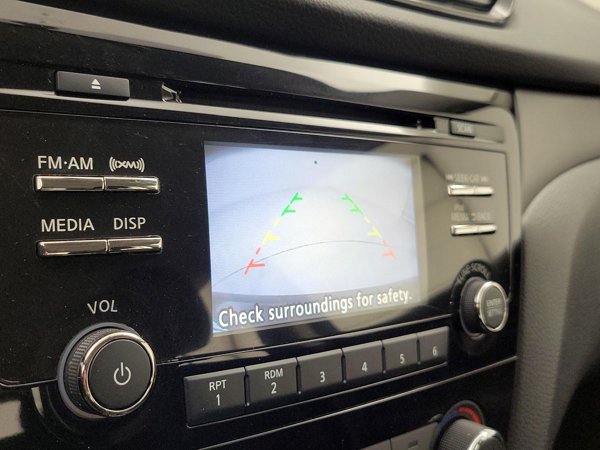 Thumbnail: 2017 Nissan Rogue Sport - 14