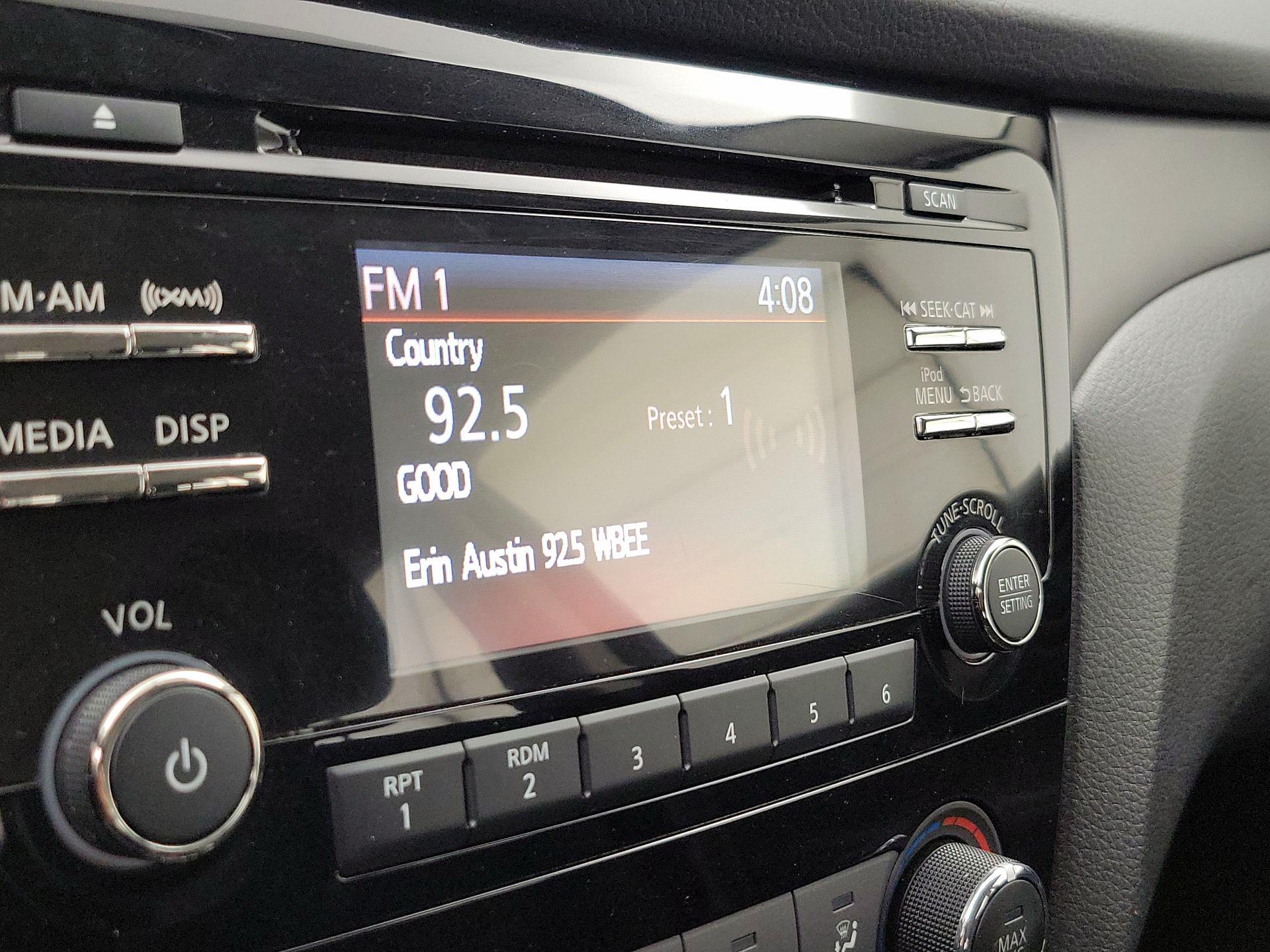 Thumbnail: 2017 Nissan Rogue Sport - 15