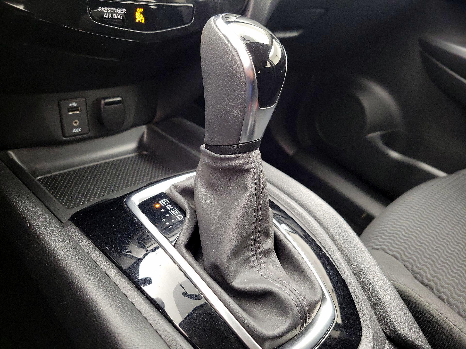 Thumbnail: 2017 Nissan Rogue Sport - 17