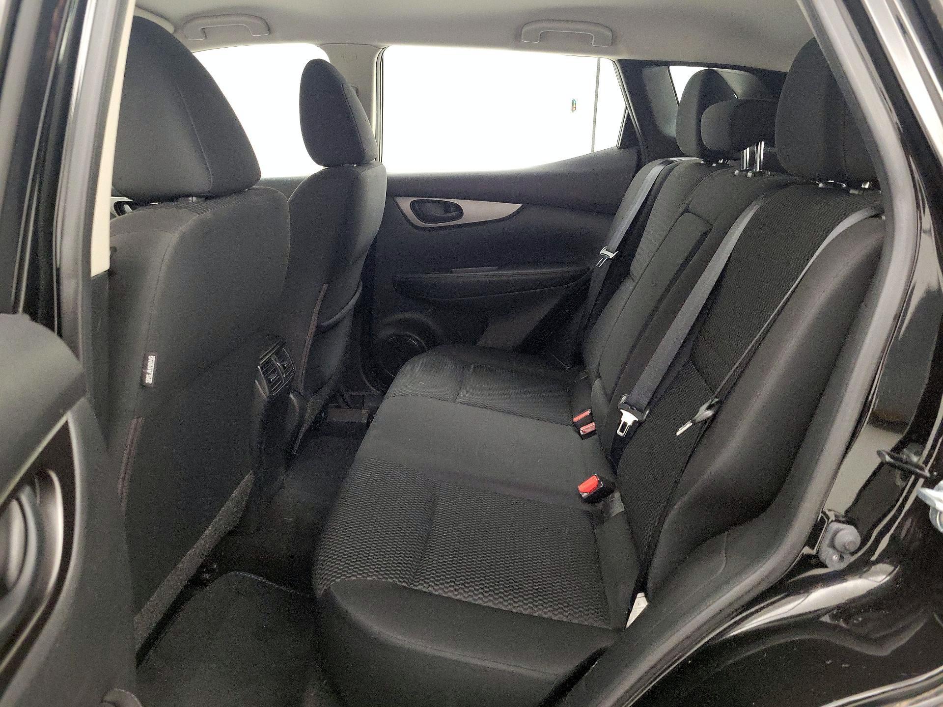 Thumbnail: 2017 Nissan Rogue Sport - 19