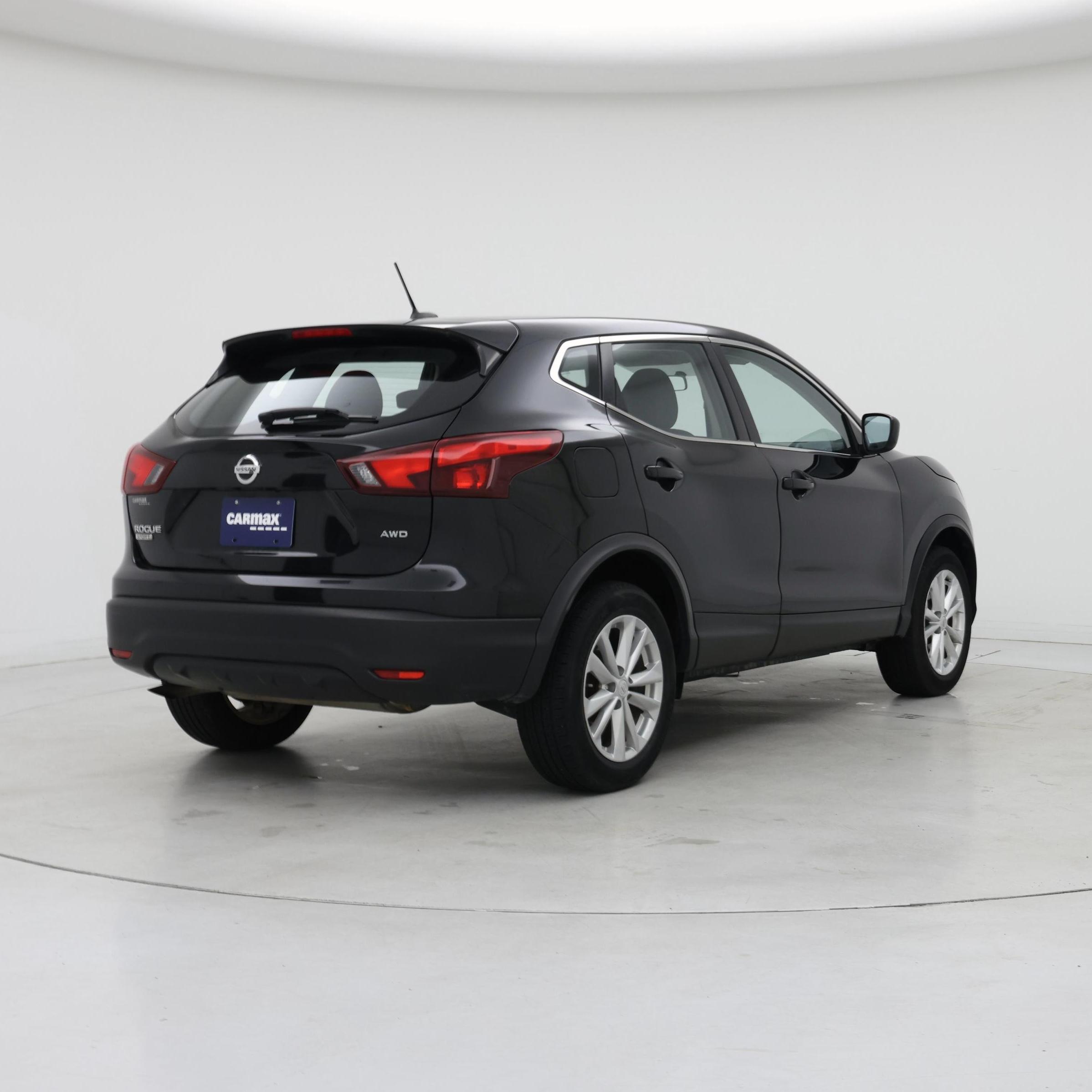 Thumbnail: 2017 Nissan Rogue Sport - 8