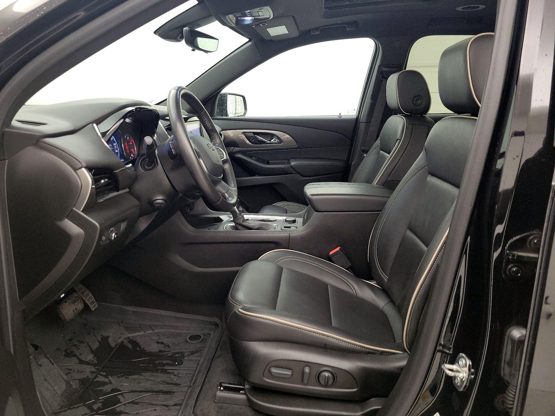 Thumbnail: 2022 Chevrolet Traverse - 11