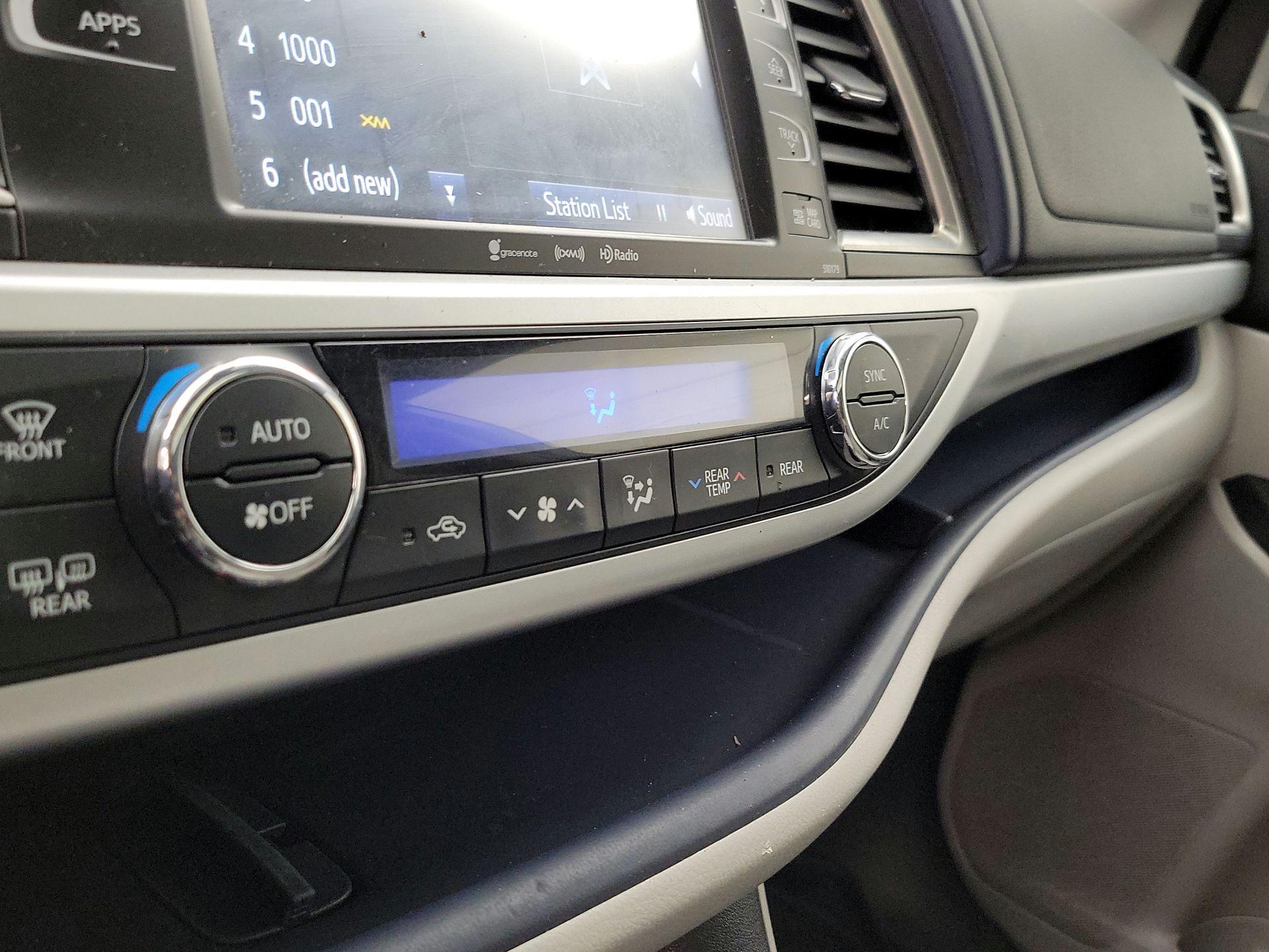 Thumbnail: 2018 Toyota Highlander - 17