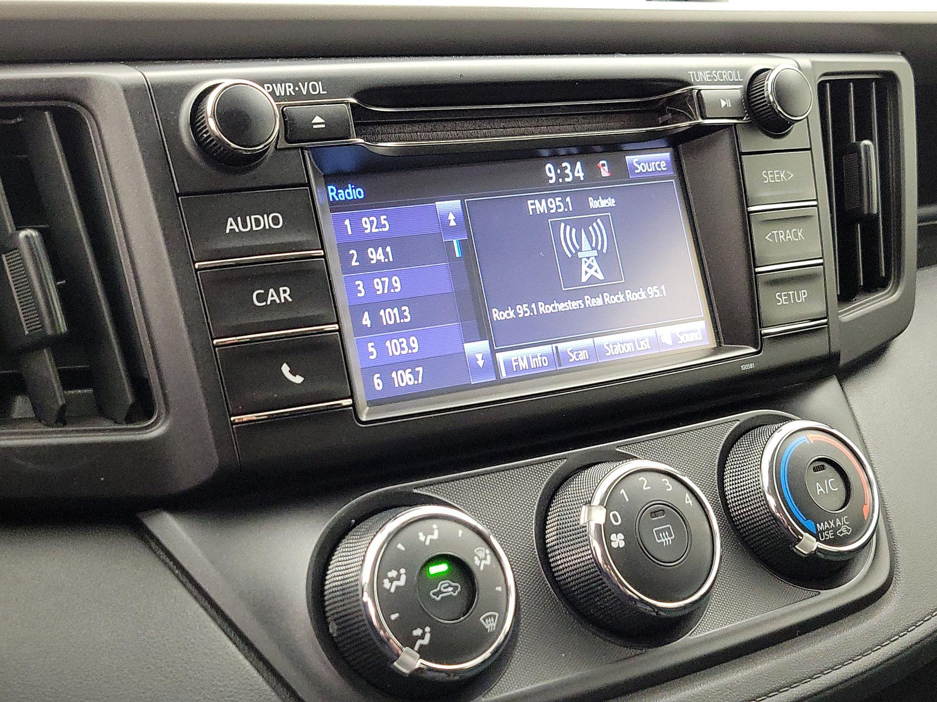 Thumbnail: 2016 Toyota RAV4 - 15