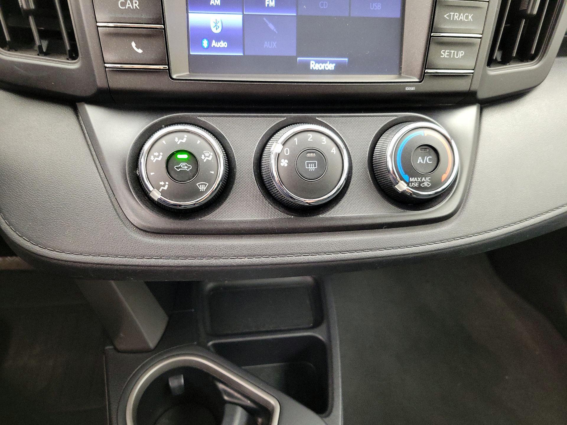 Thumbnail: 2016 Toyota RAV4 - 16