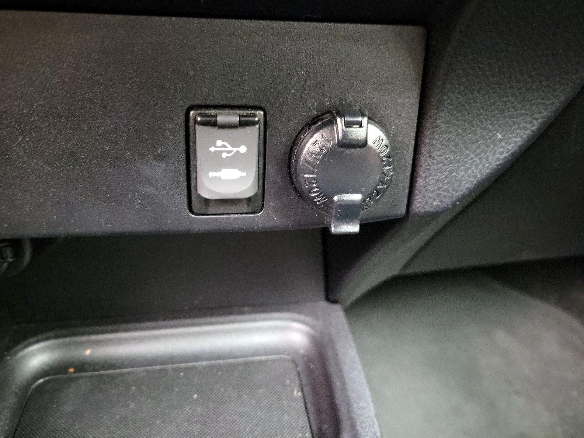 Thumbnail: 2016 Toyota RAV4 - 18