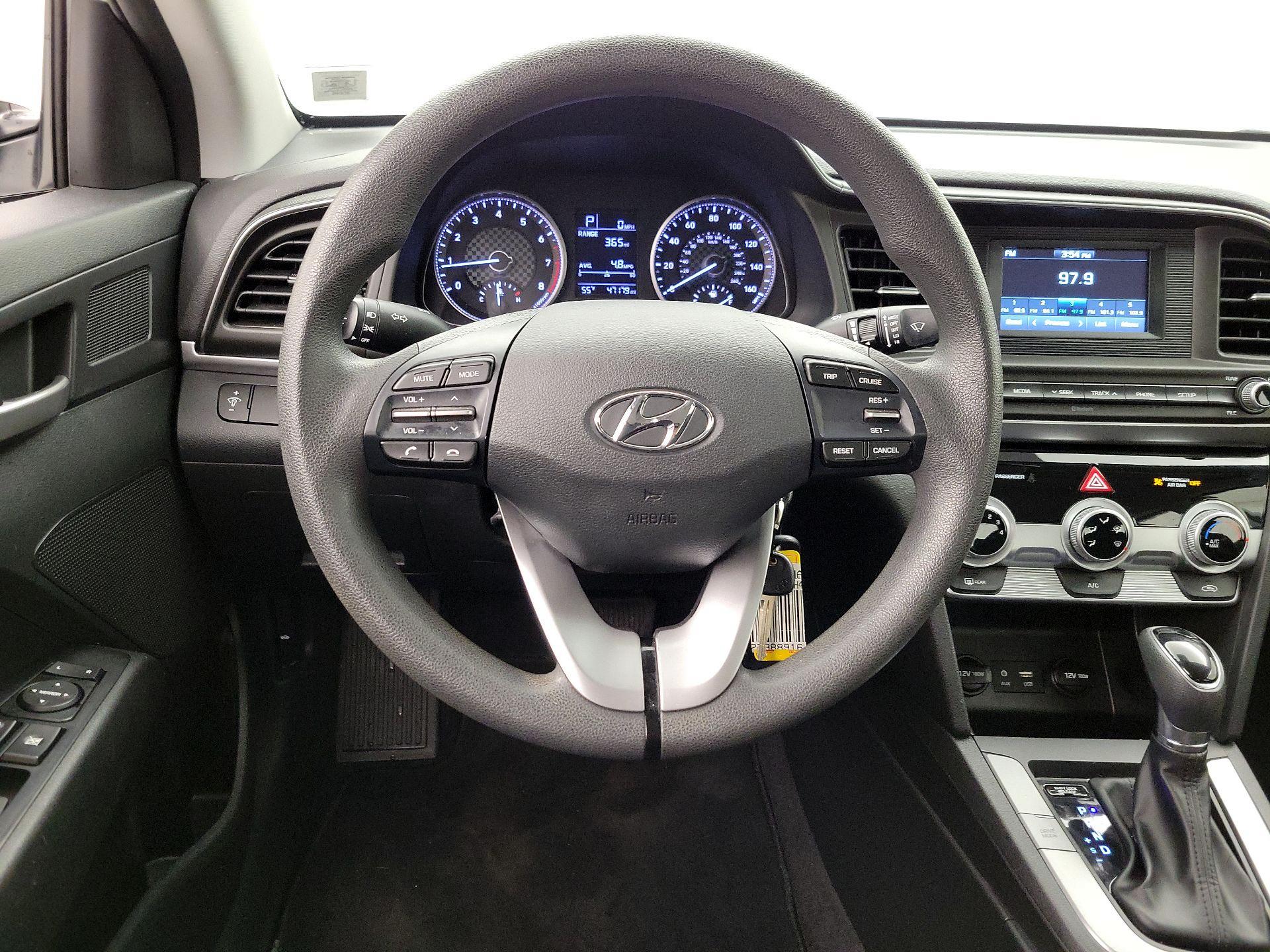 Thumbnail: 2019 Hyundai Elantra - 10