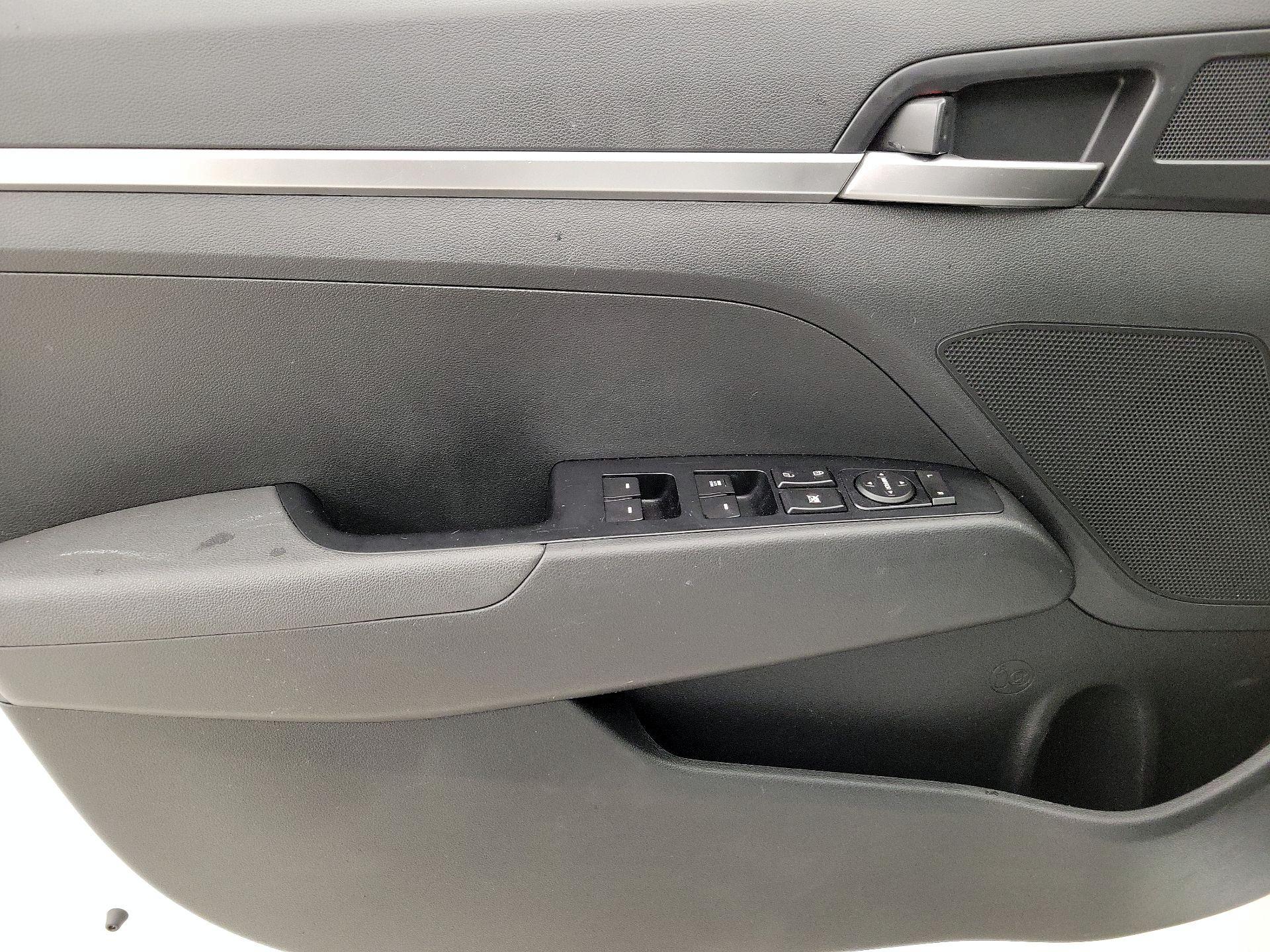 Thumbnail: 2019 Hyundai Elantra - 12