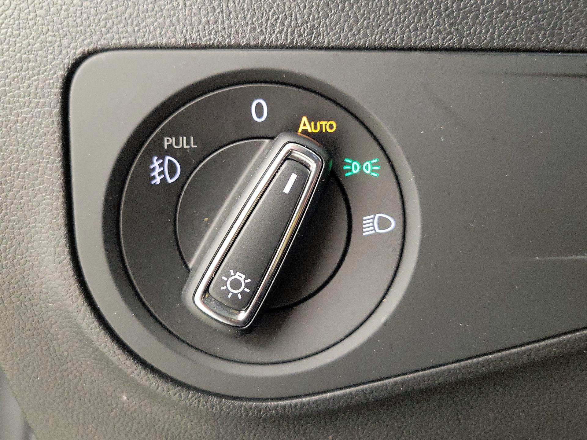 Thumbnail: 2020 Volkswagen Tiguan - 13