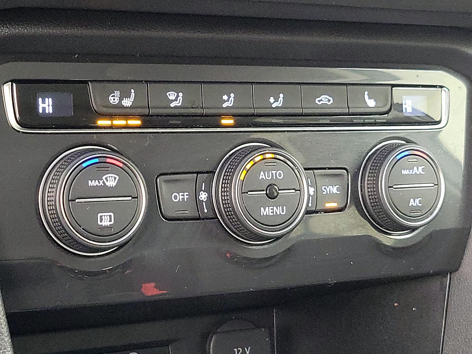 Thumbnail: 2020 Volkswagen Tiguan - 17