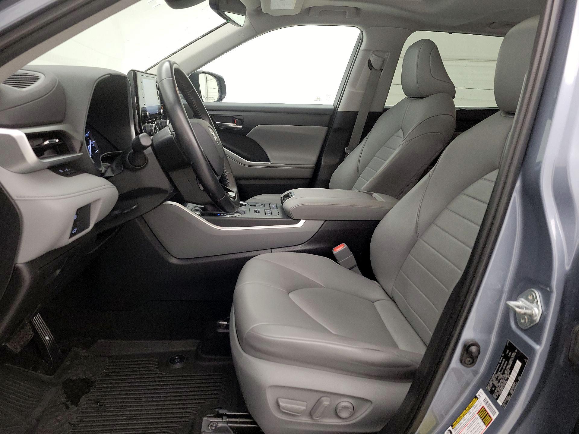 Thumbnail: 2020 Toyota Highlander - 11