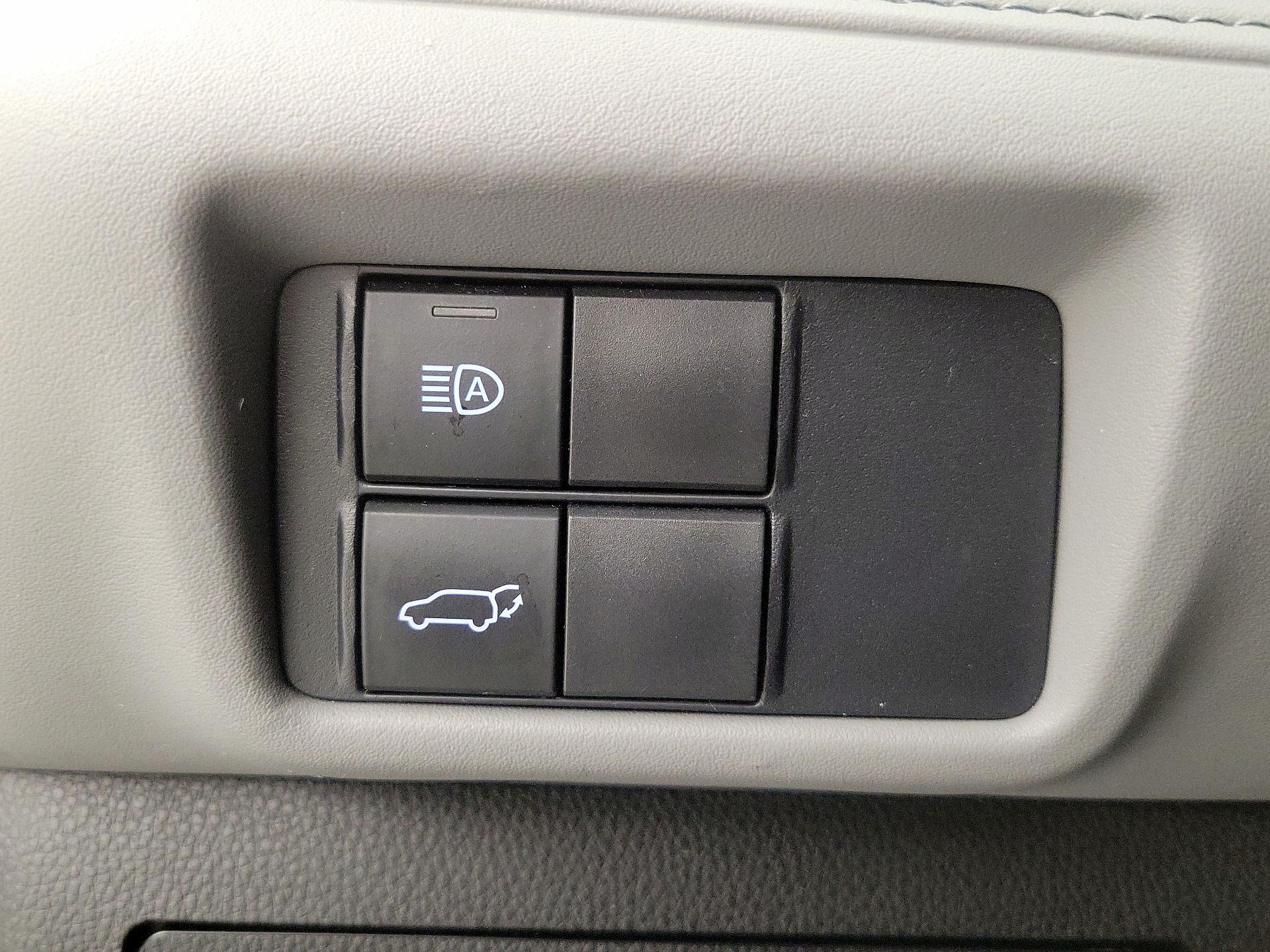 Thumbnail: 2020 Toyota Highlander - 13