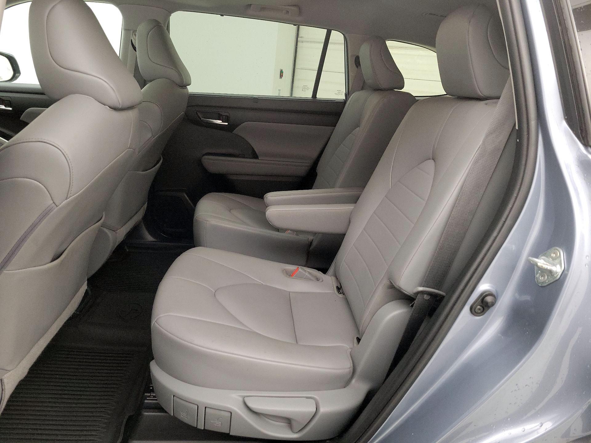 Thumbnail: 2020 Toyota Highlander - 20