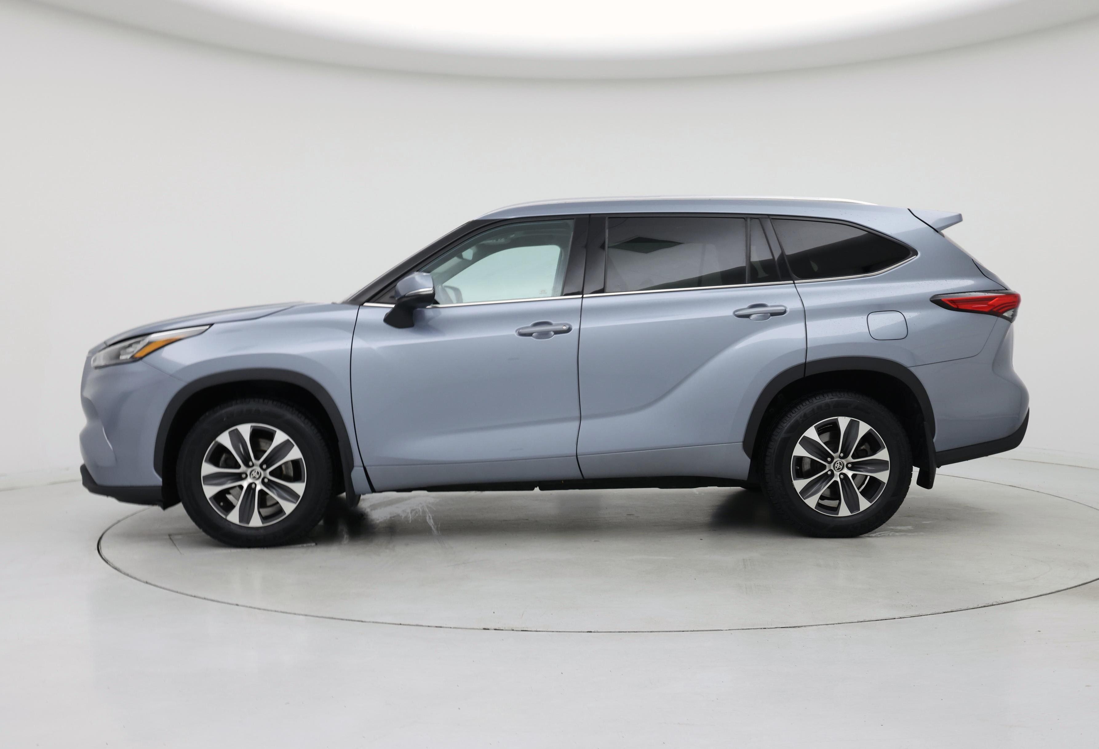 Thumbnail: 2020 Toyota Highlander - 3