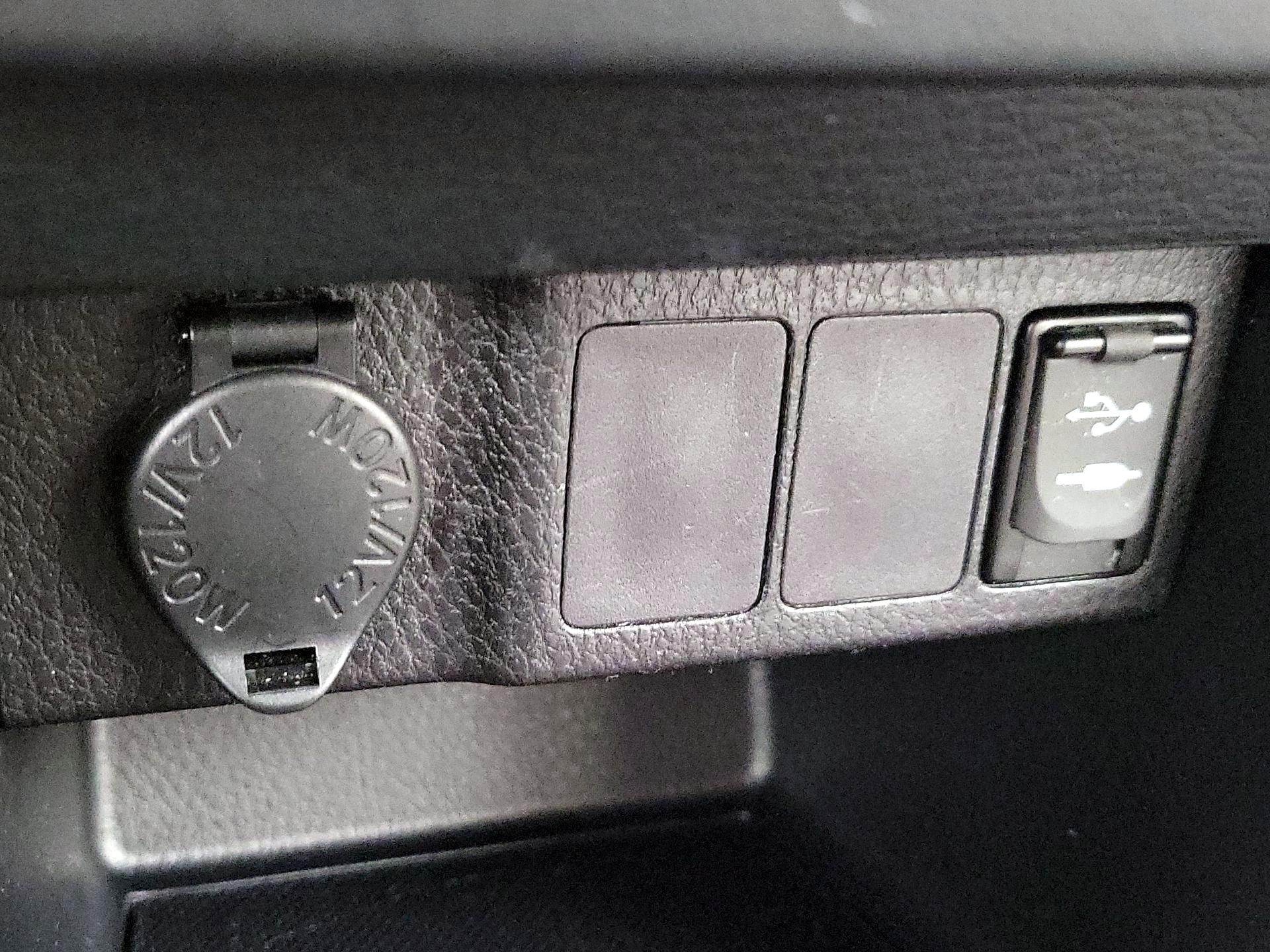 Thumbnail: 2016 Toyota Corolla - 18