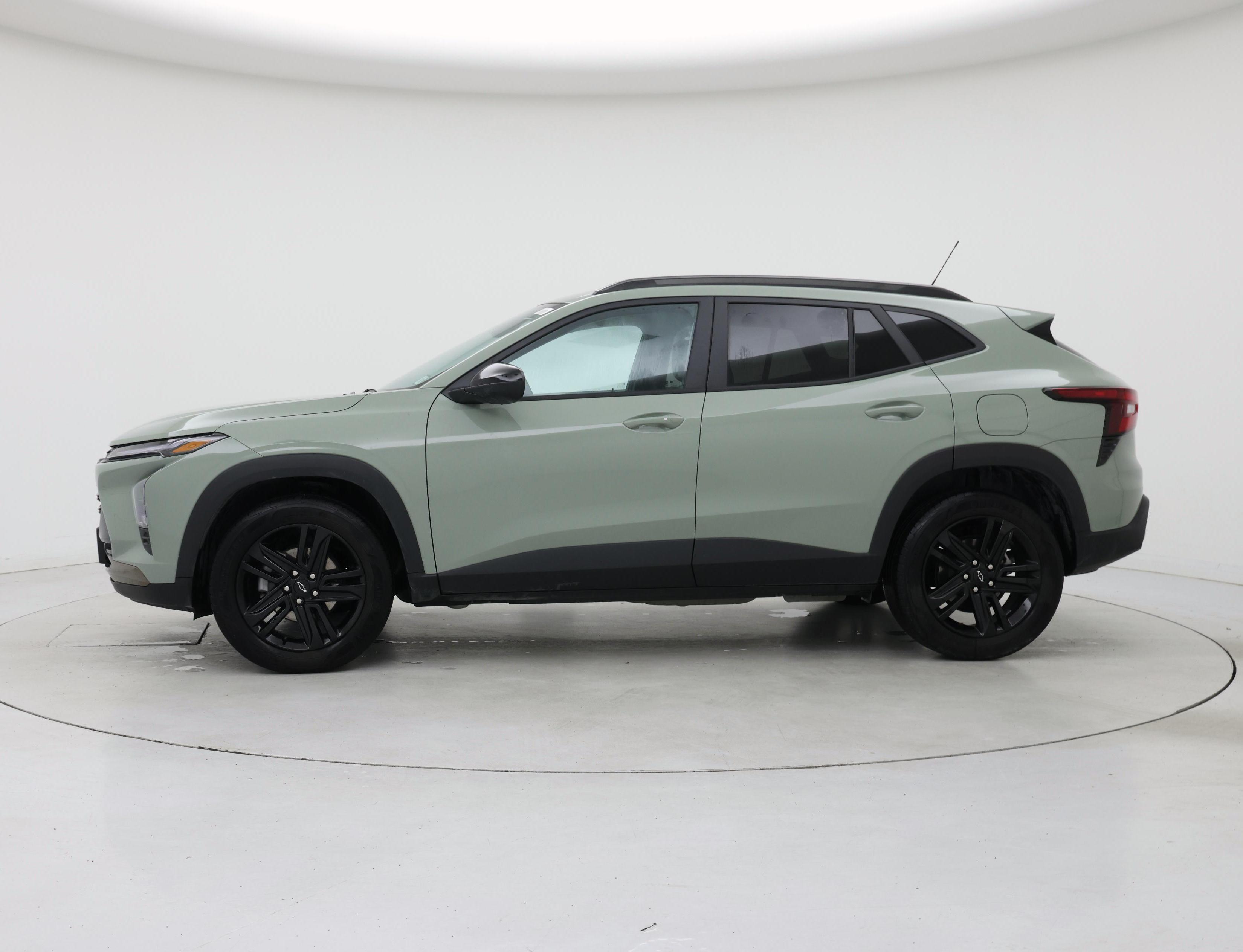 Thumbnail: 2025 Chevrolet Trax - 3