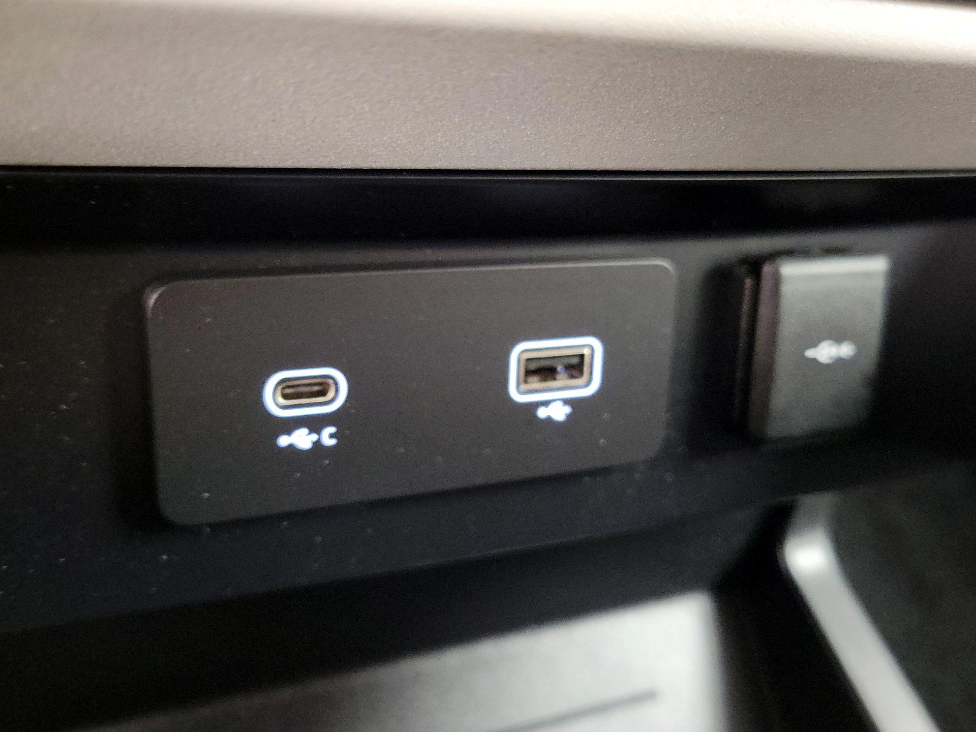 Thumbnail: 2020 Land Rover Defender - 18