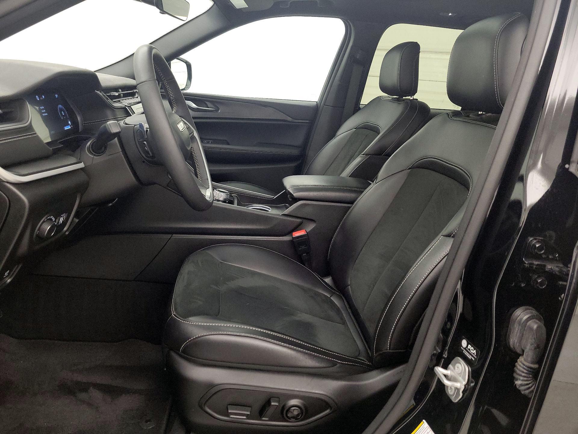 Thumbnail: 2025 Jeep Grand Cherokee - 11