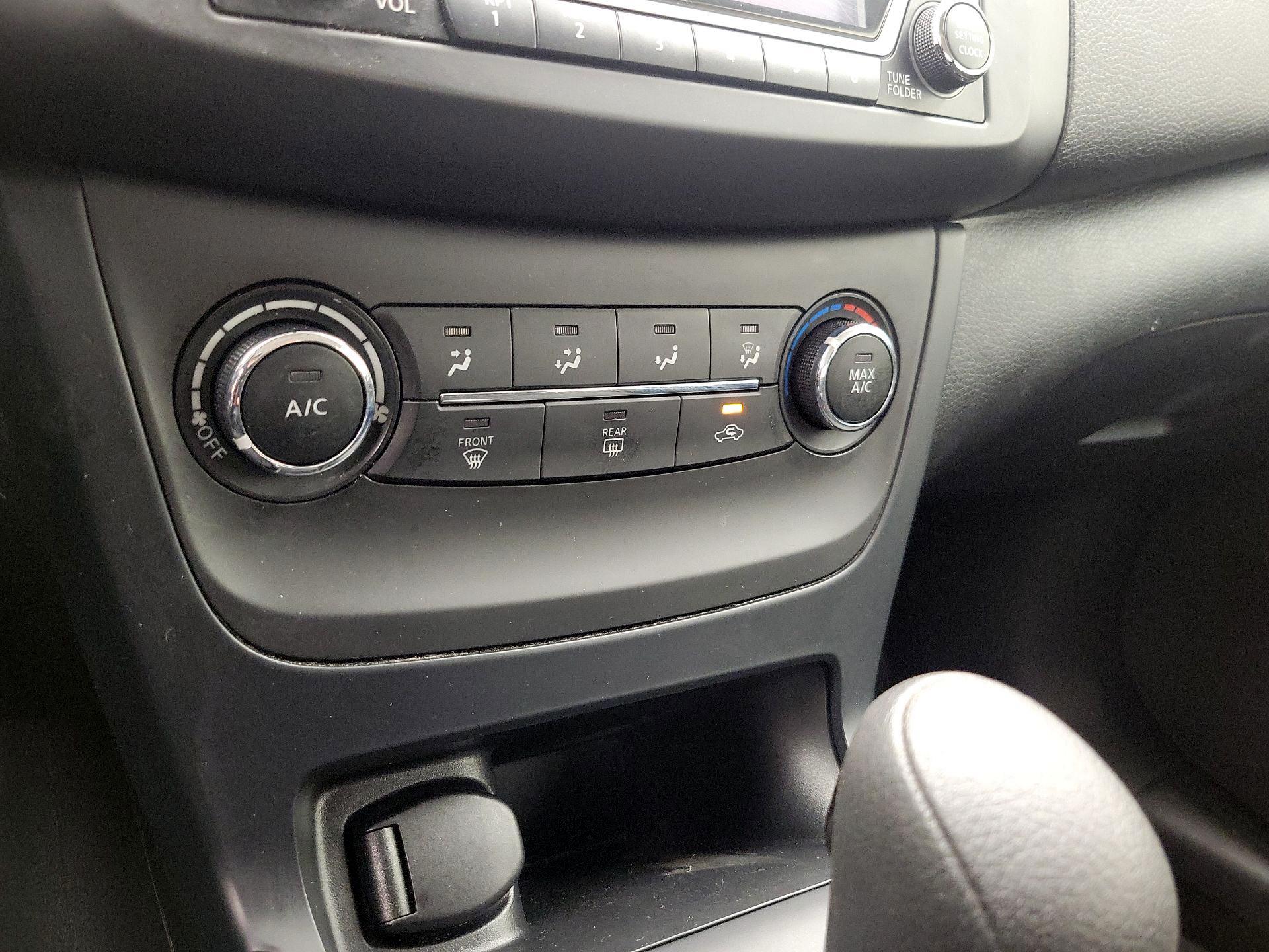 Thumbnail: 2018 Nissan Sentra - 16