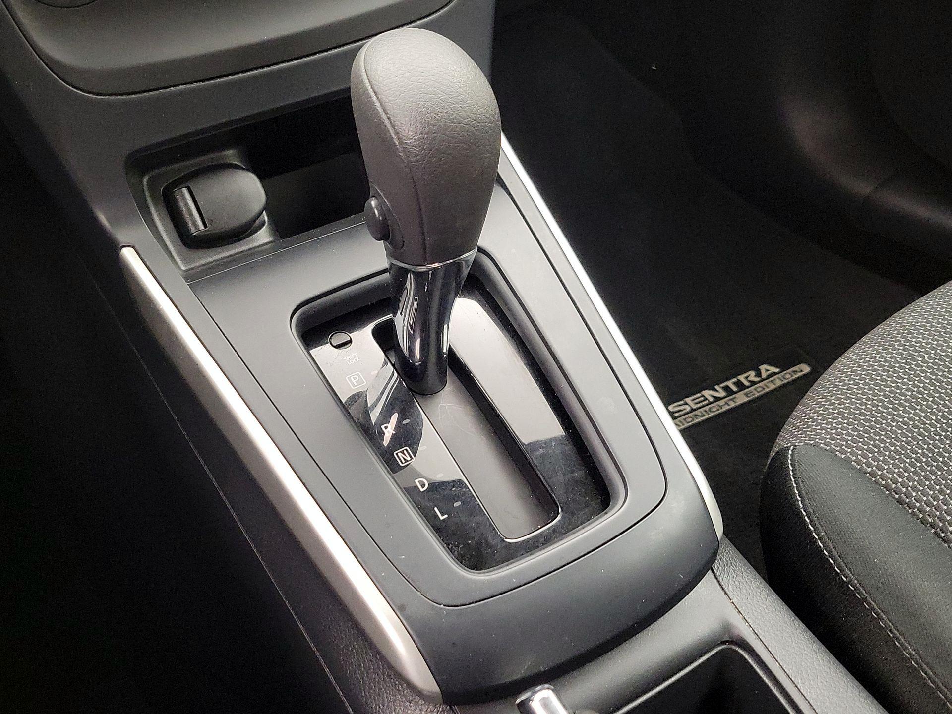 Thumbnail: 2018 Nissan Sentra - 17