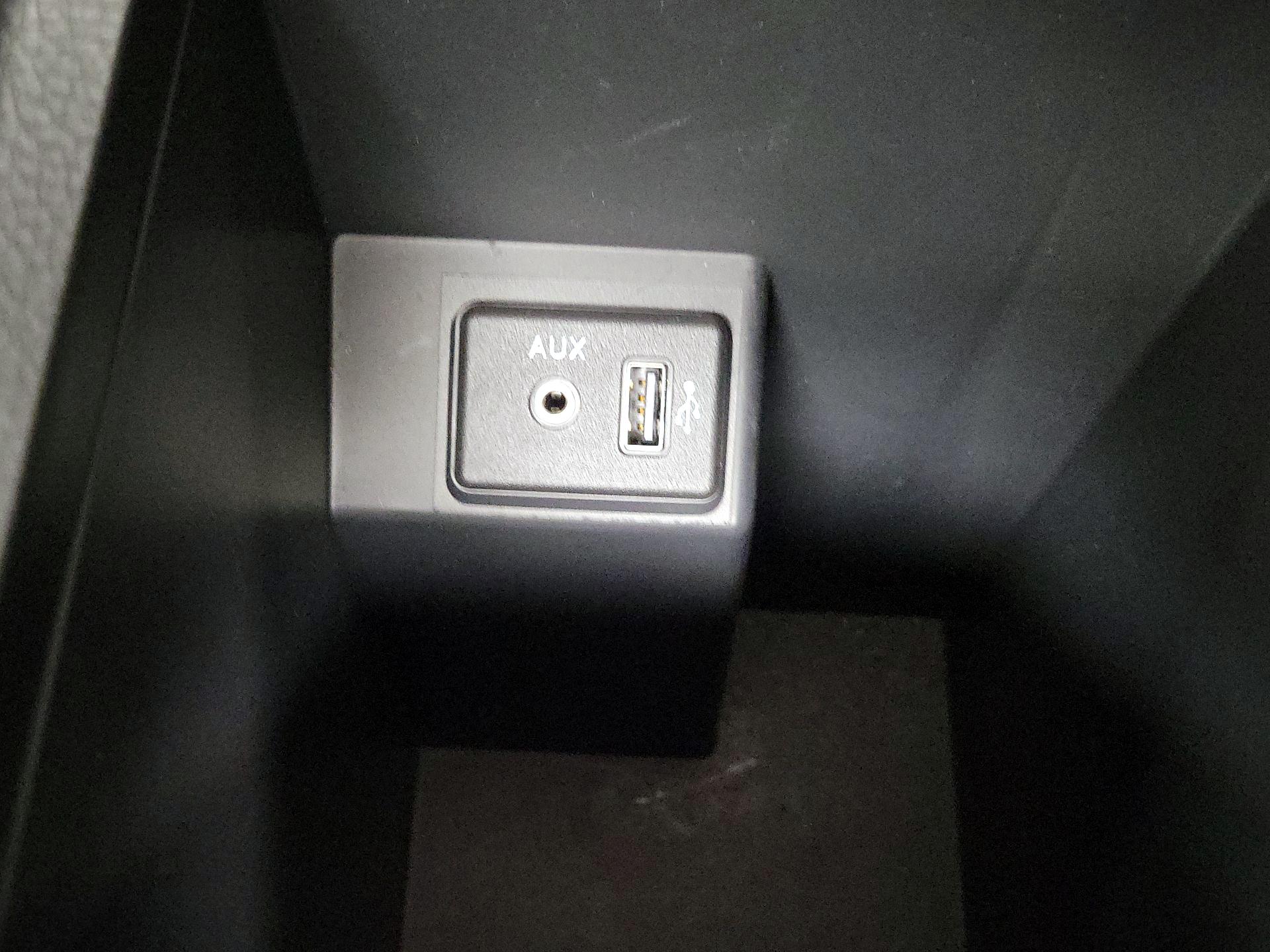 Thumbnail: 2018 Nissan Sentra - 18