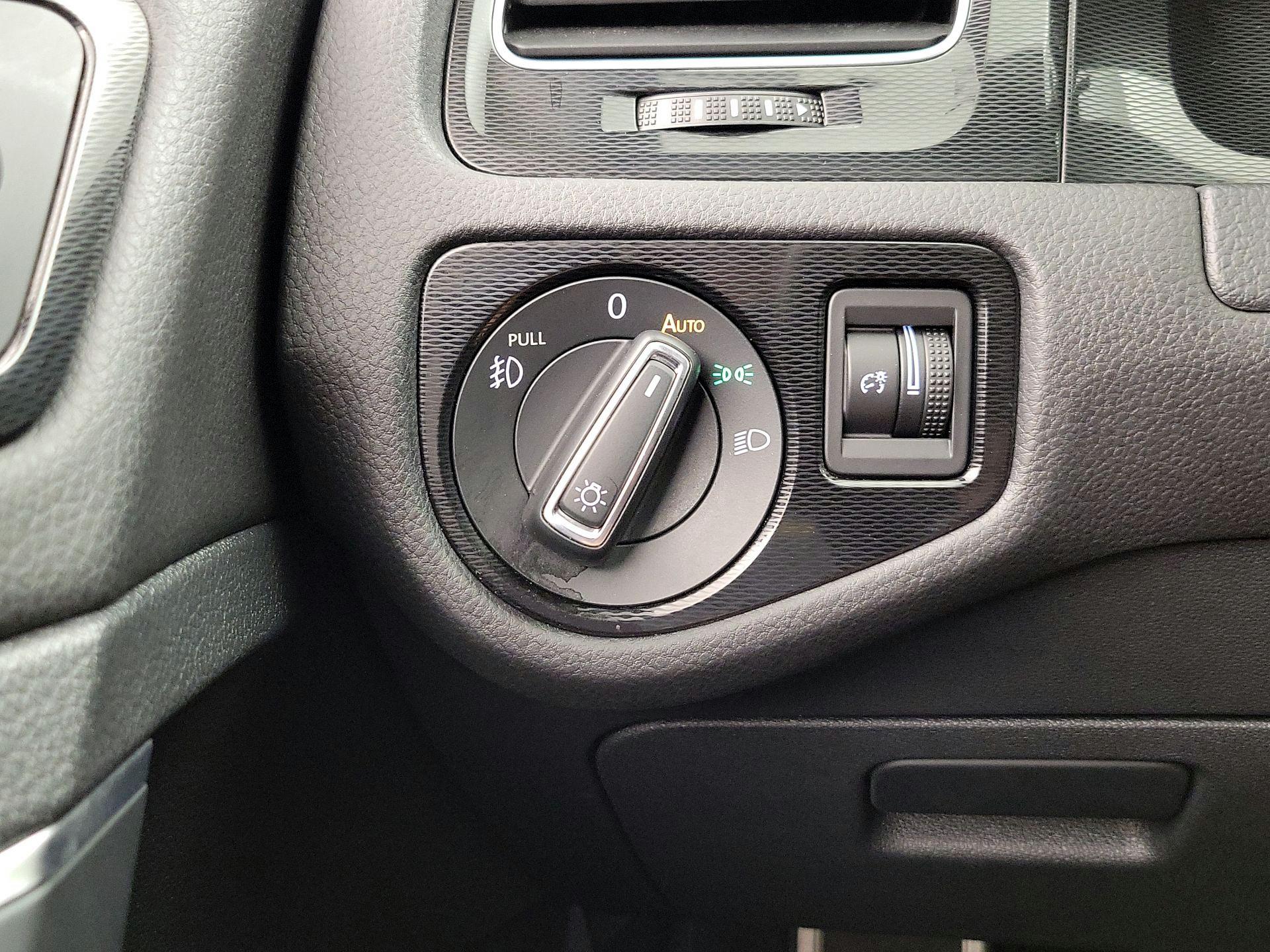 Thumbnail: 2015 Volkswagen Golf - 13