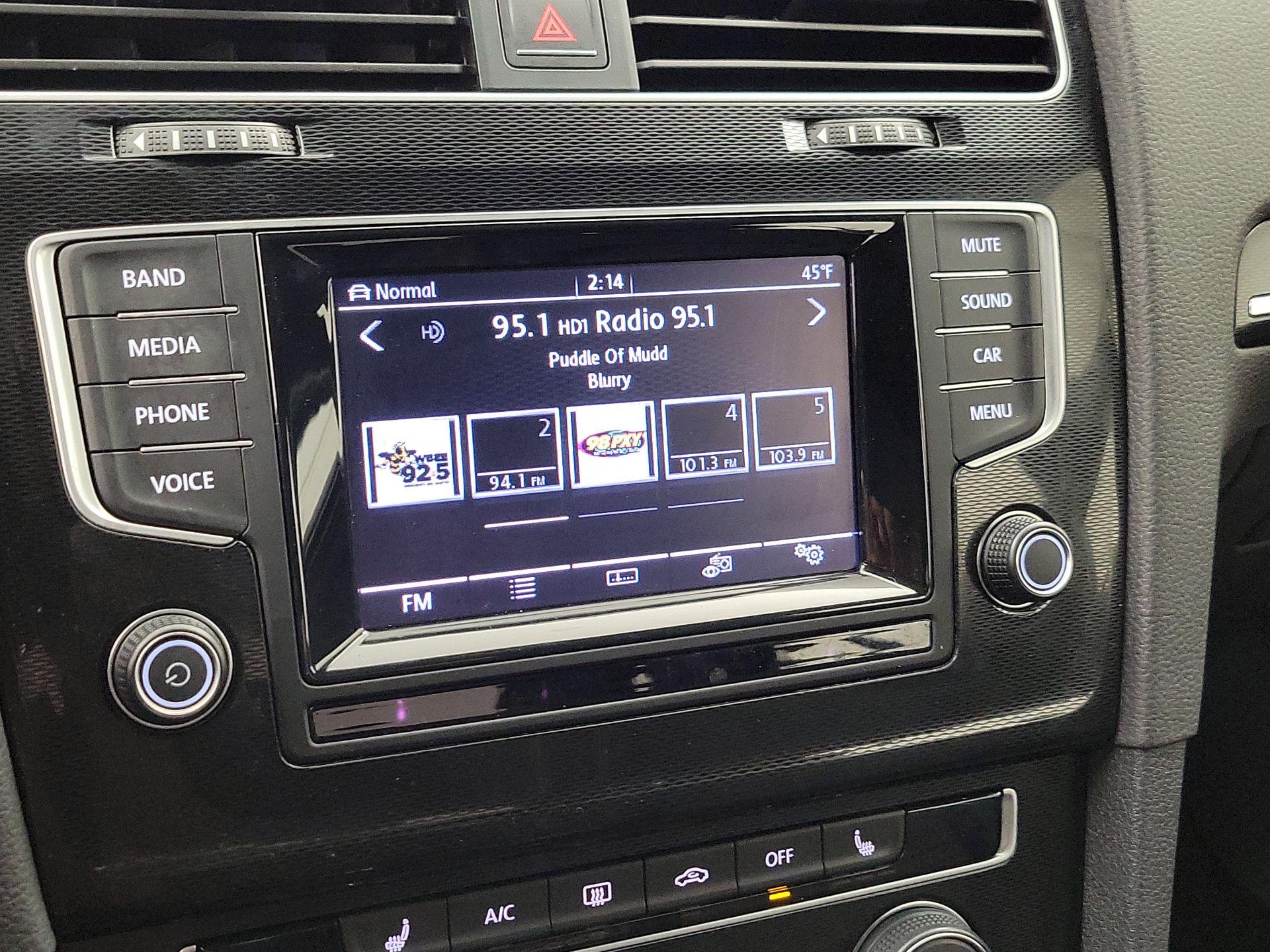 Thumbnail: 2015 Volkswagen Golf - 15