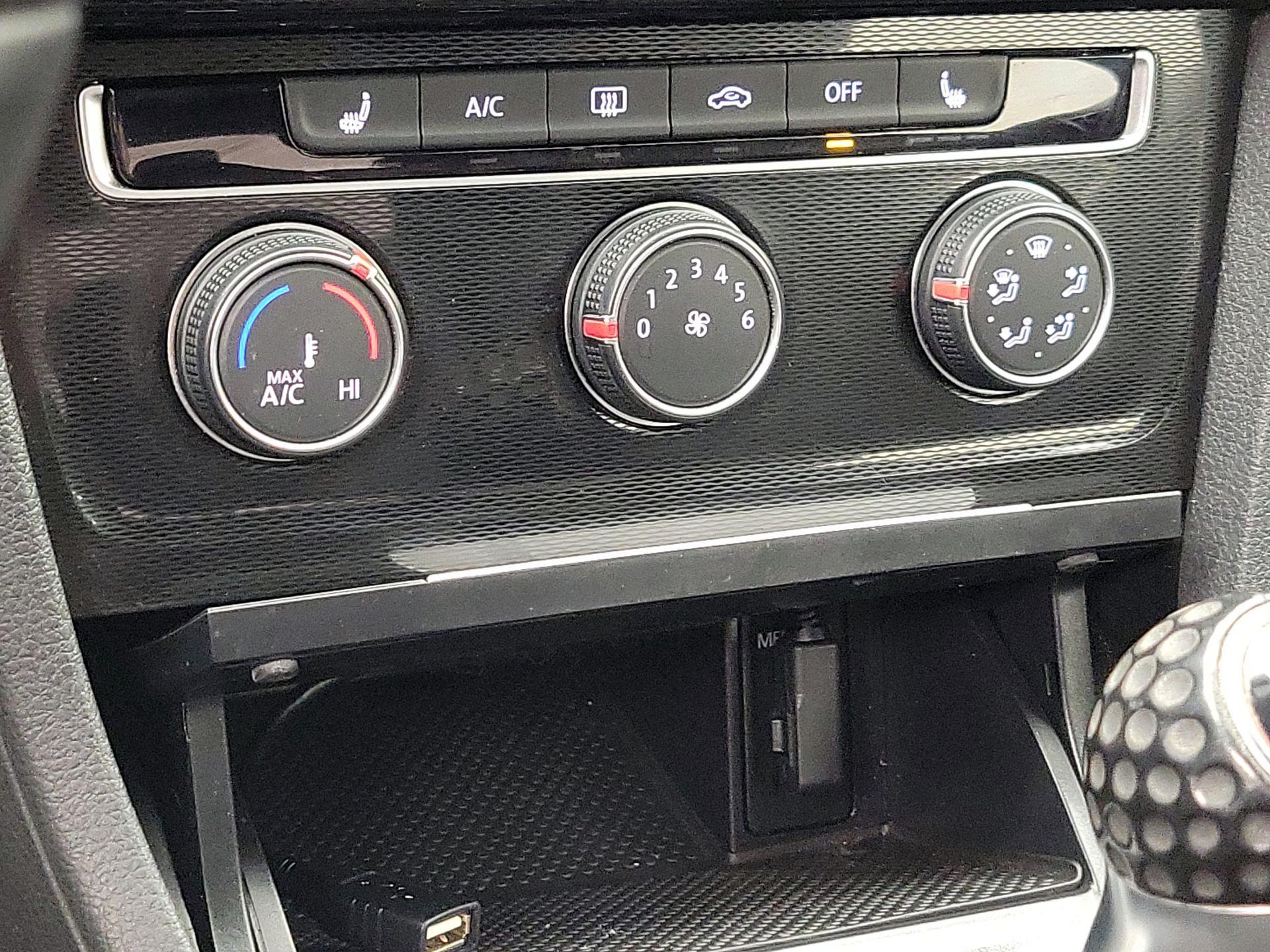 Thumbnail: 2015 Volkswagen Golf - 16