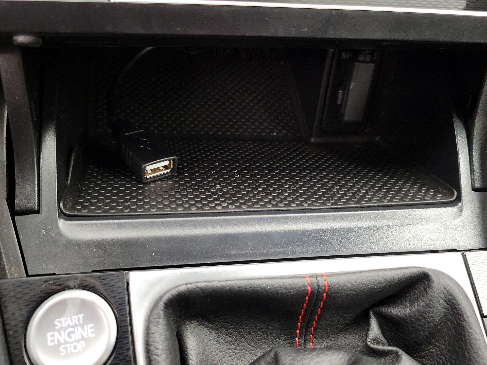 Thumbnail: 2015 Volkswagen Golf - 18