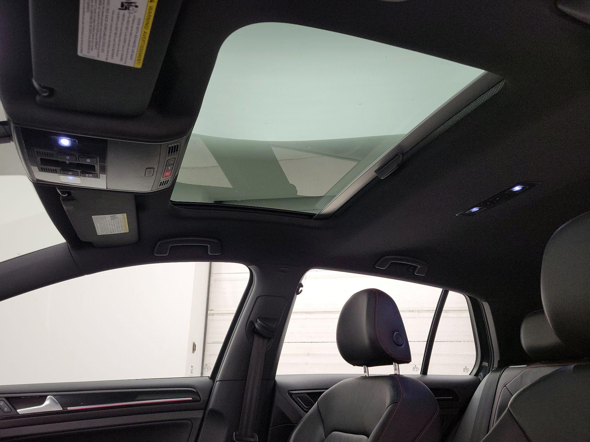 Thumbnail: 2015 Volkswagen Golf - 19