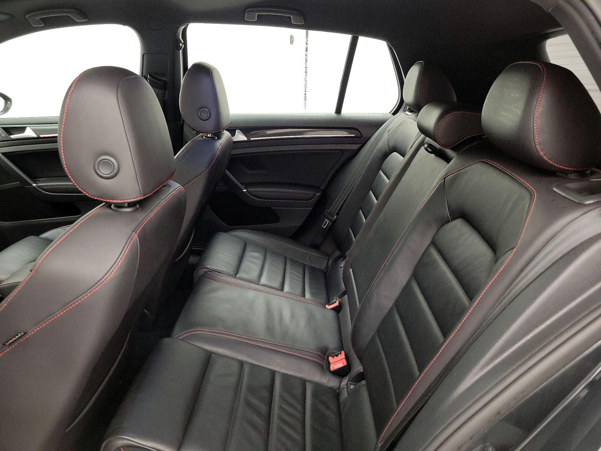 Thumbnail: 2015 Volkswagen Golf - 20