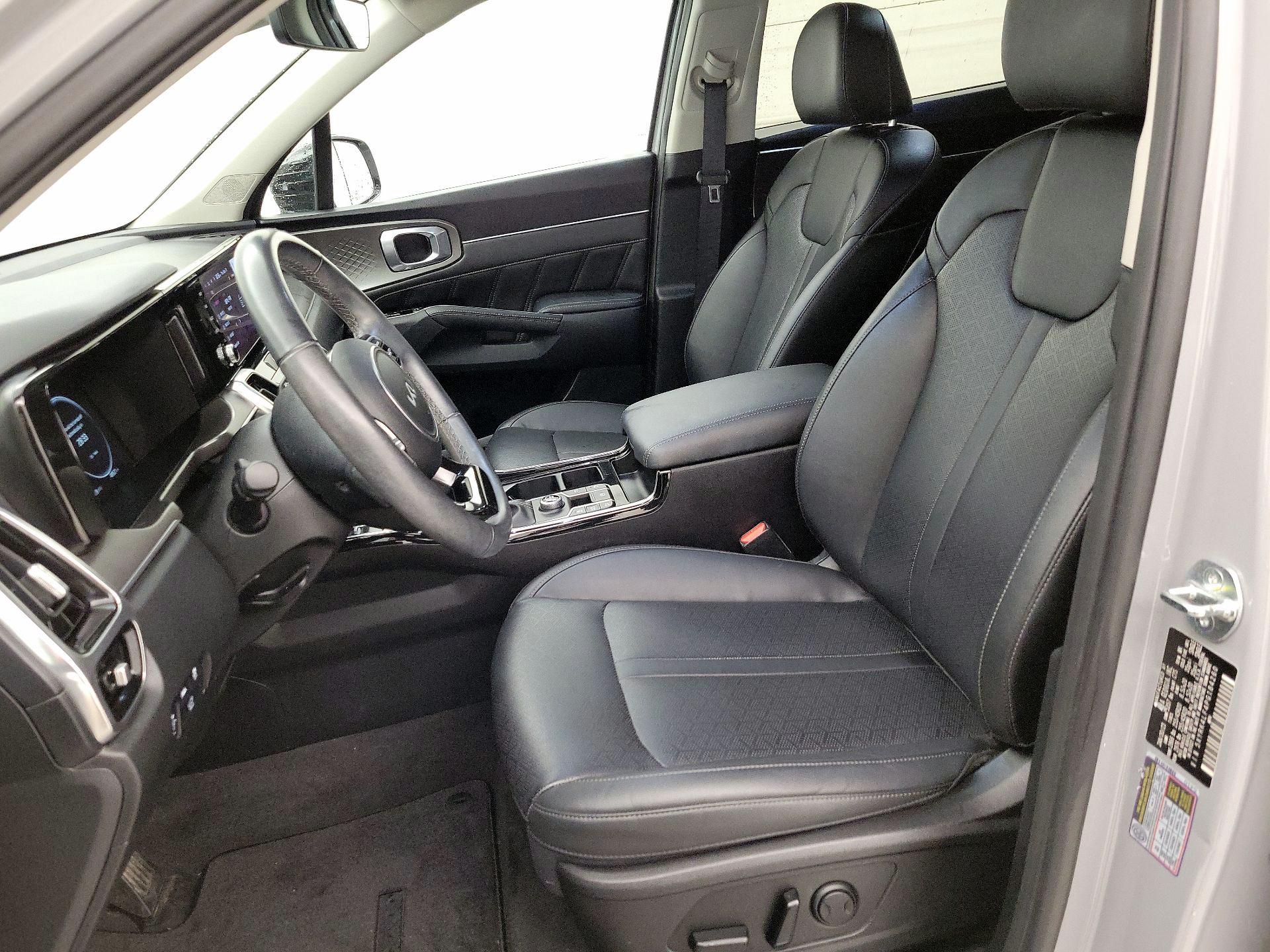 Thumbnail: 2023 Kia Sorento - 11