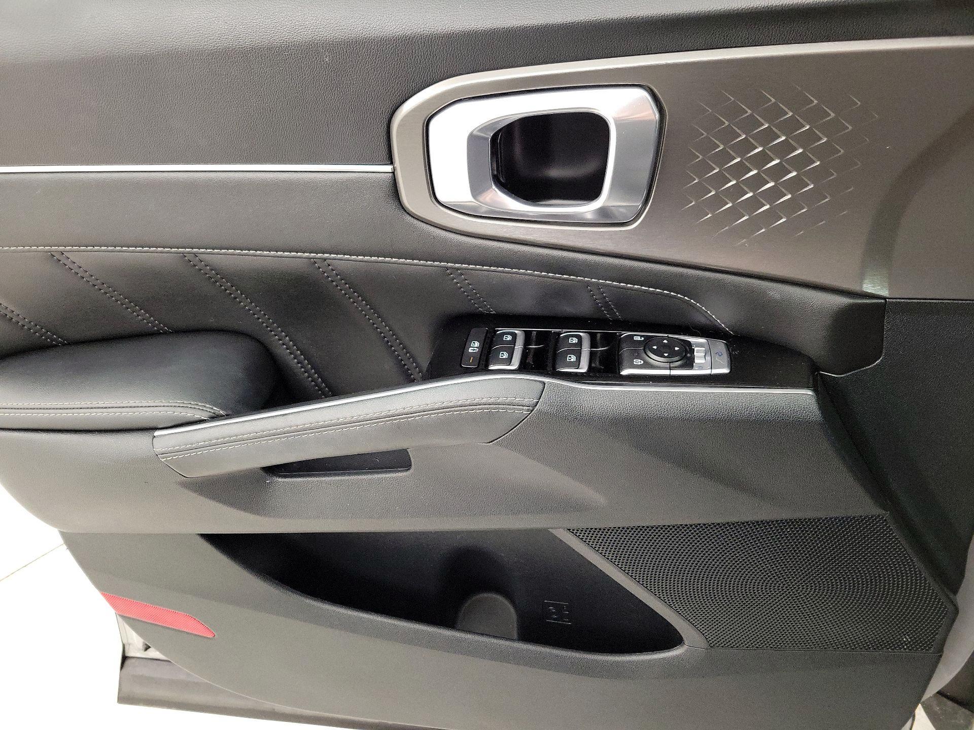 Thumbnail: 2023 Kia Sorento - 12