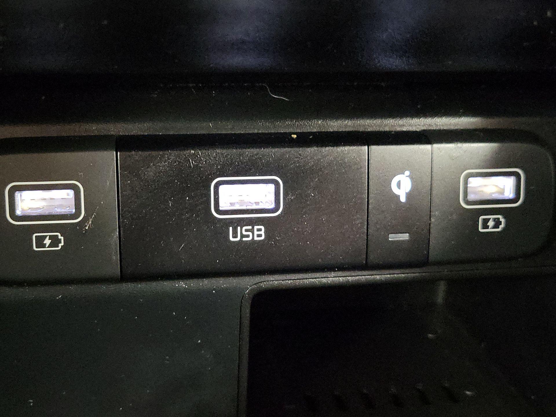 Thumbnail: 2023 Kia Sorento - 19