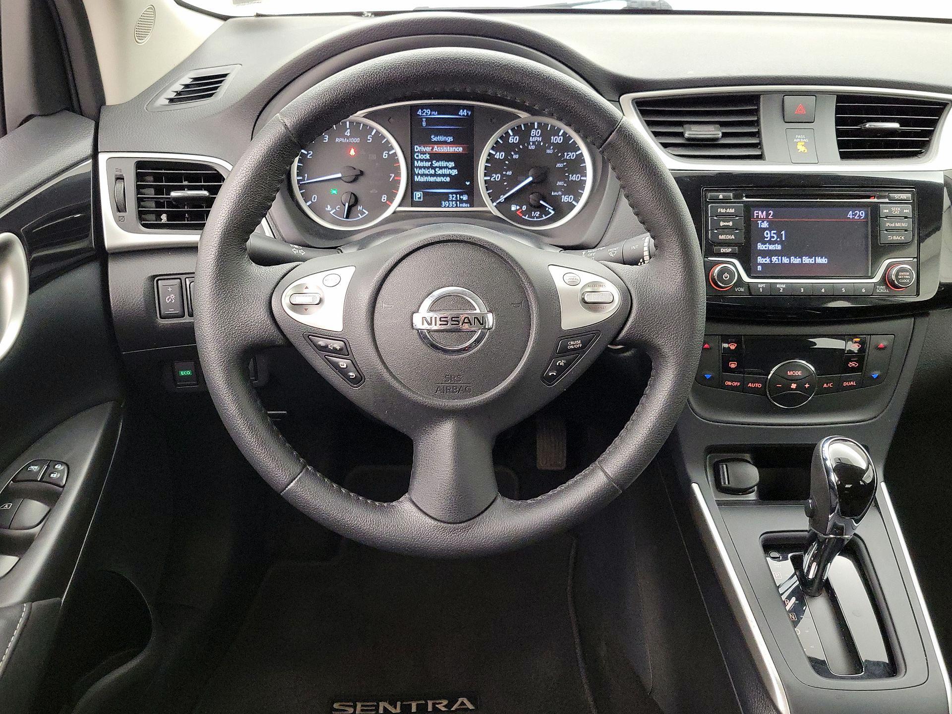 Thumbnail: 2018 Nissan Sentra - 10