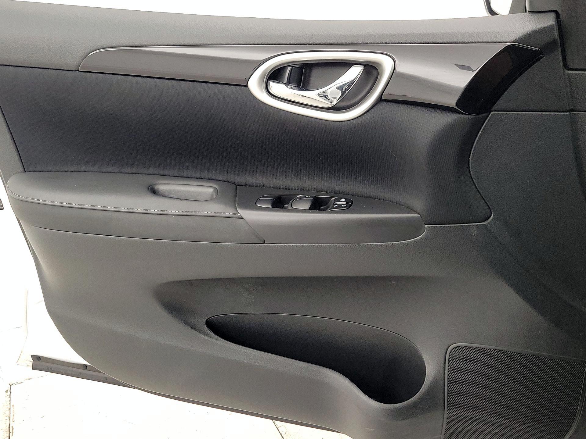 Thumbnail: 2018 Nissan Sentra - 12