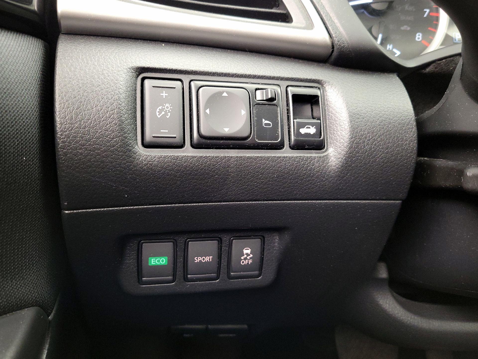 Thumbnail: 2018 Nissan Sentra - 13