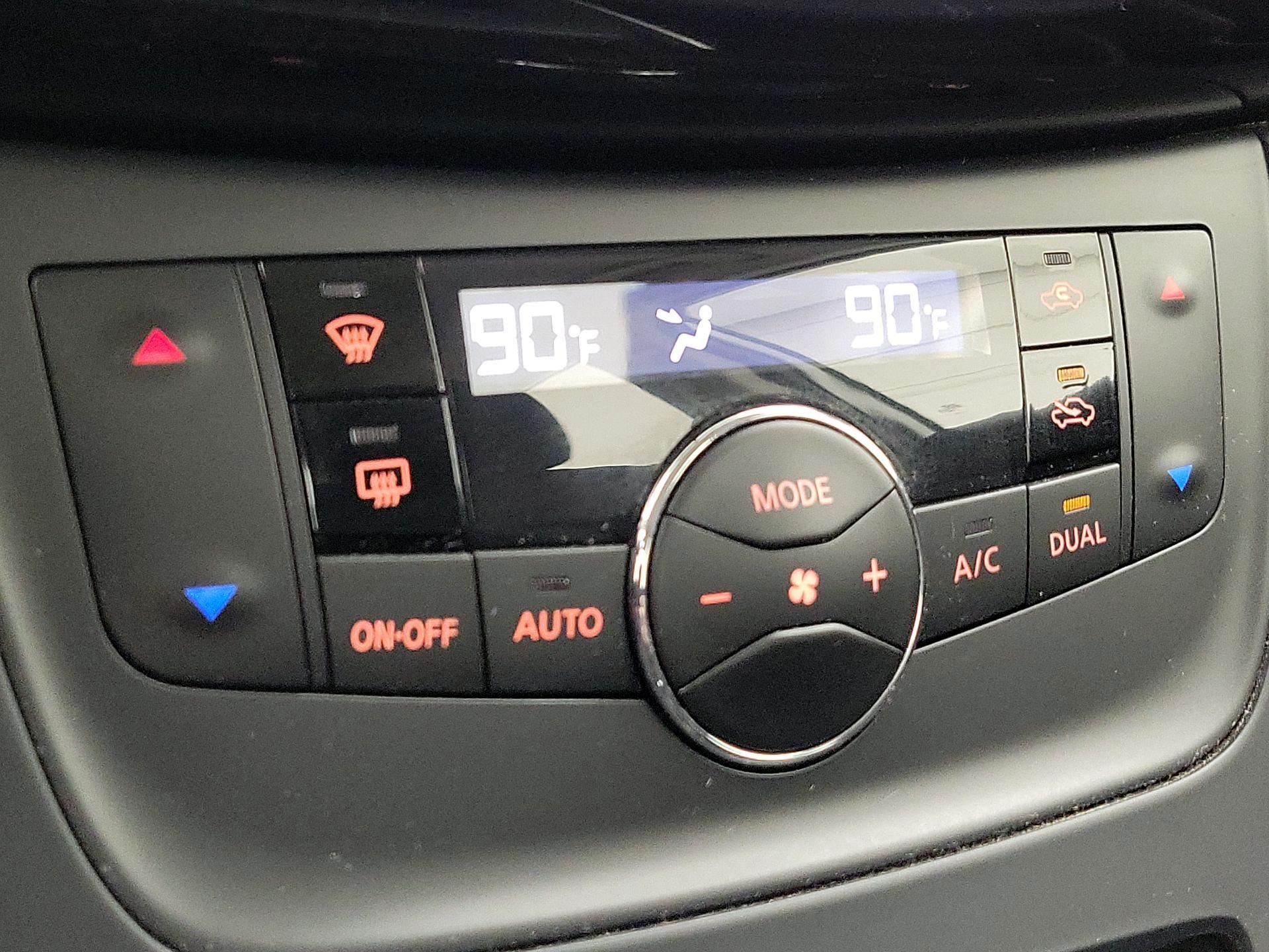 Thumbnail: 2018 Nissan Sentra - 16